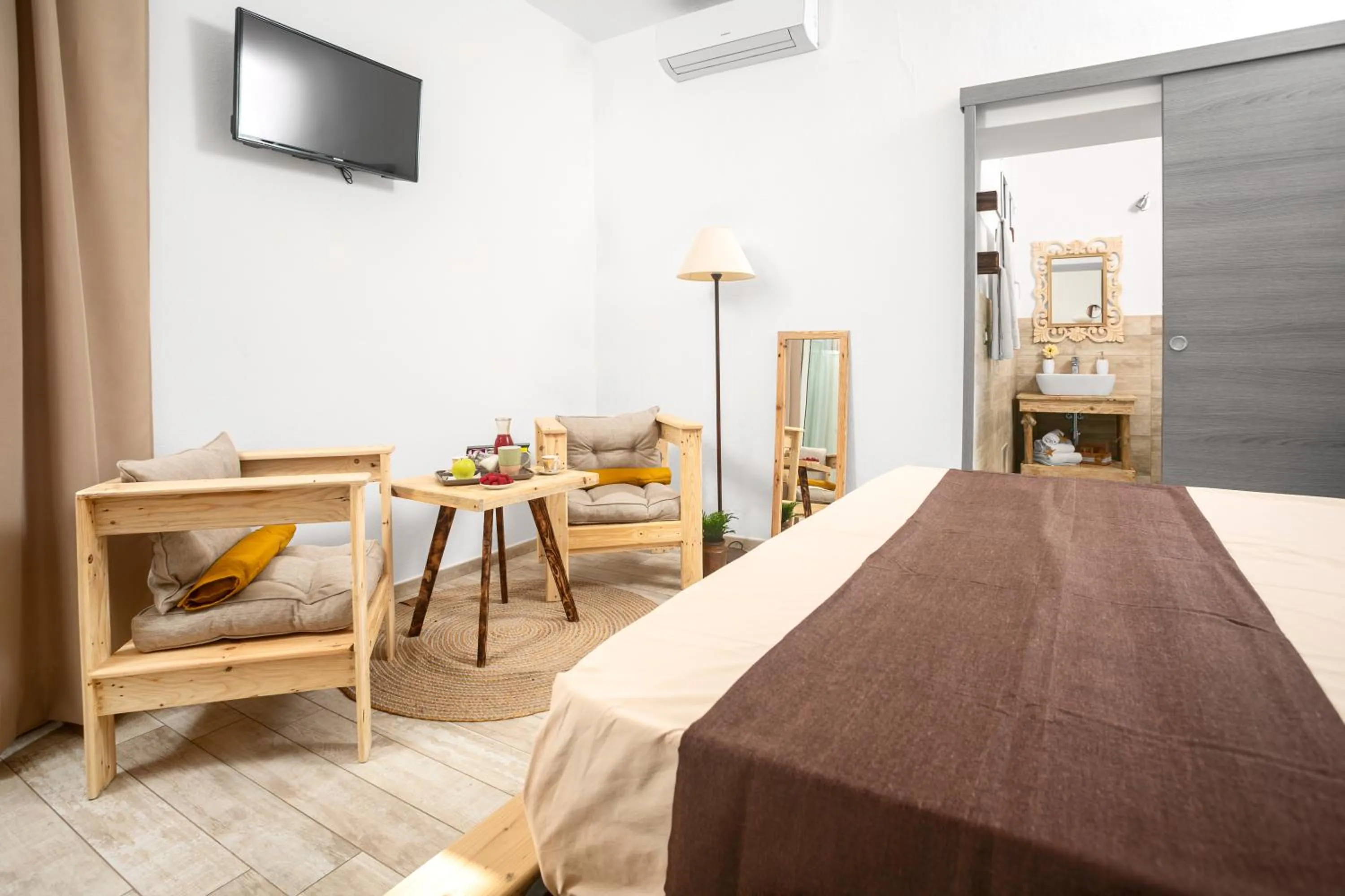 Bathroom, Bed in B&B Les Chambres Rooms & Suite