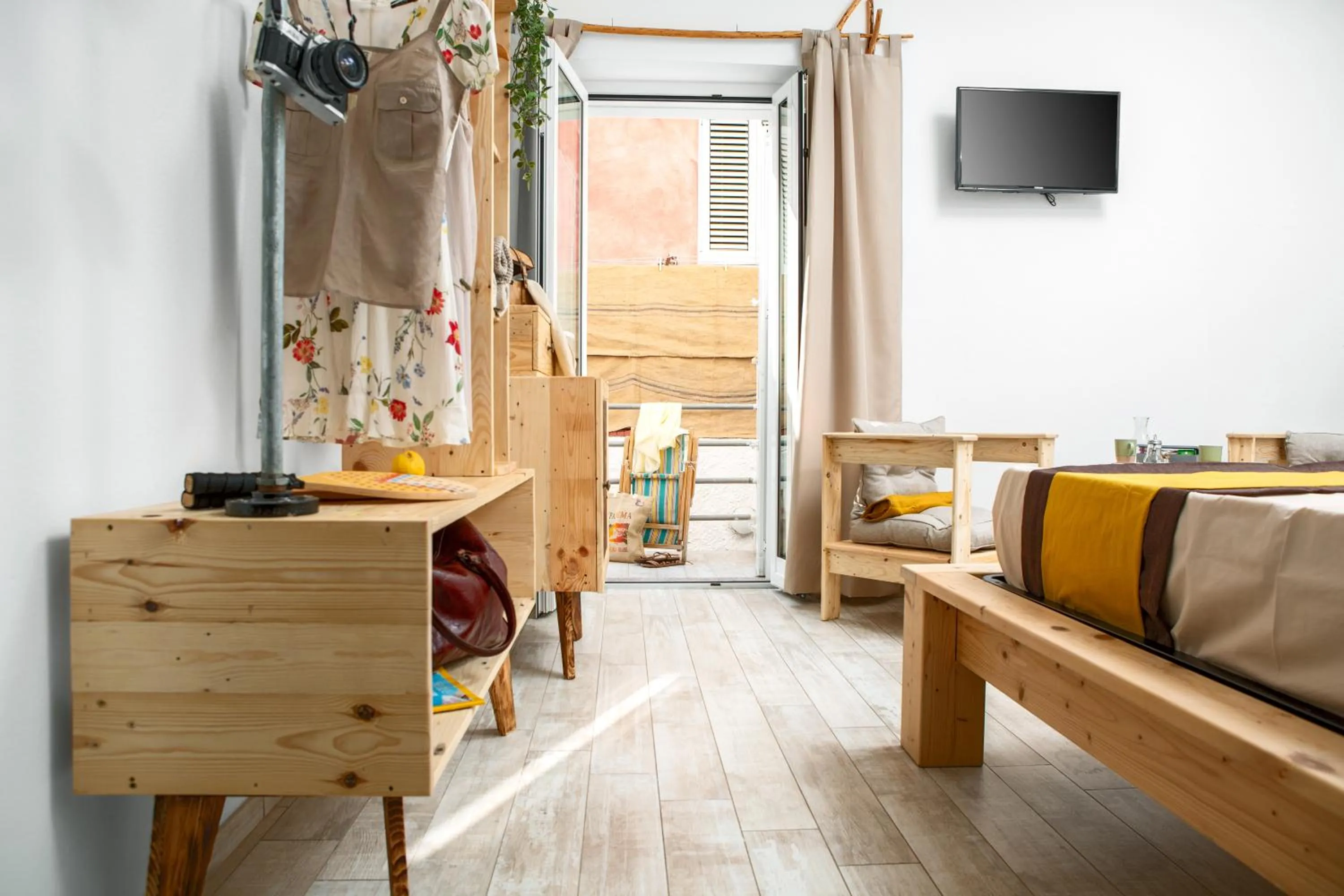 View (from property/room), Bed in B&B Les Chambres Rooms & Suite