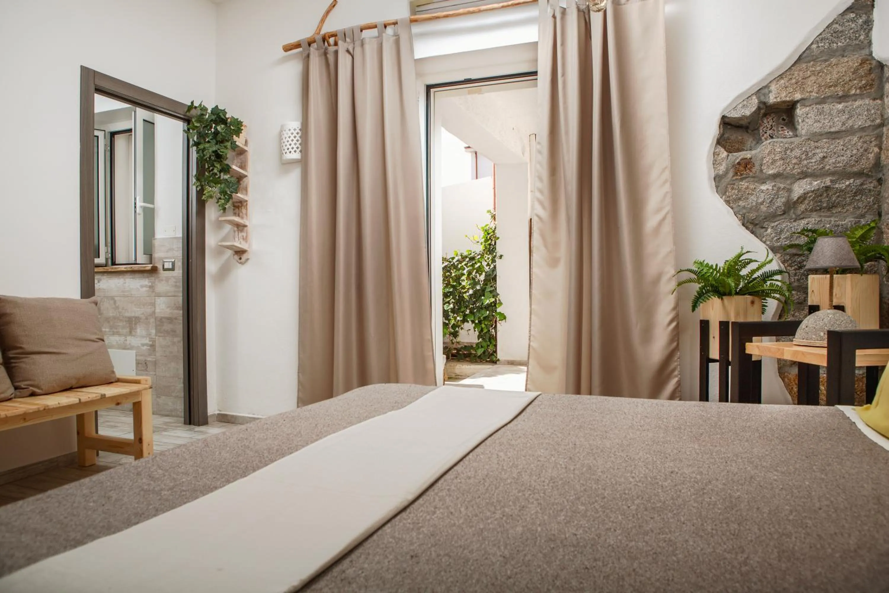 Decorative detail, Bed in B&B Les Chambres Rooms & Suite