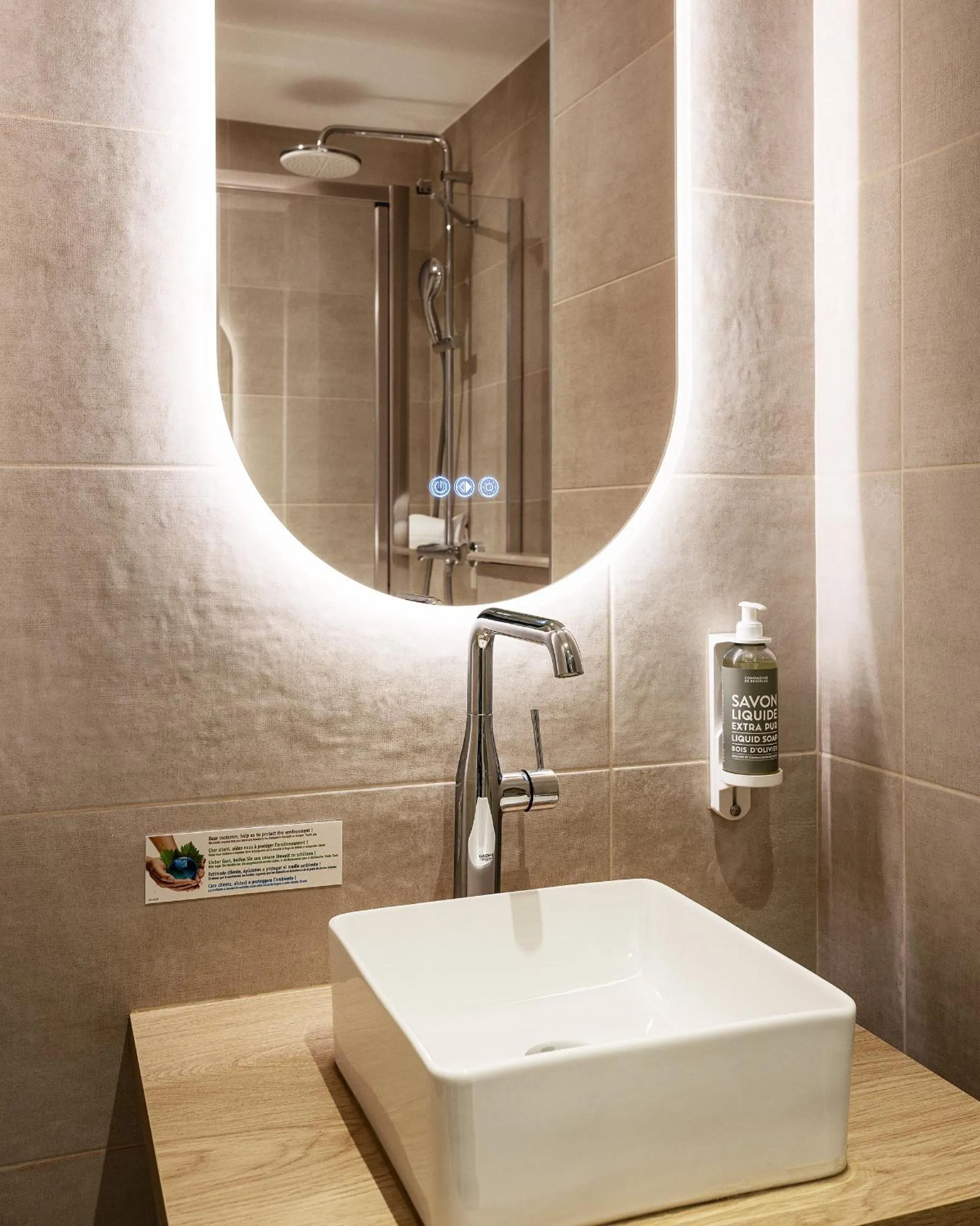 Bathroom in Grand Hôtel Lille