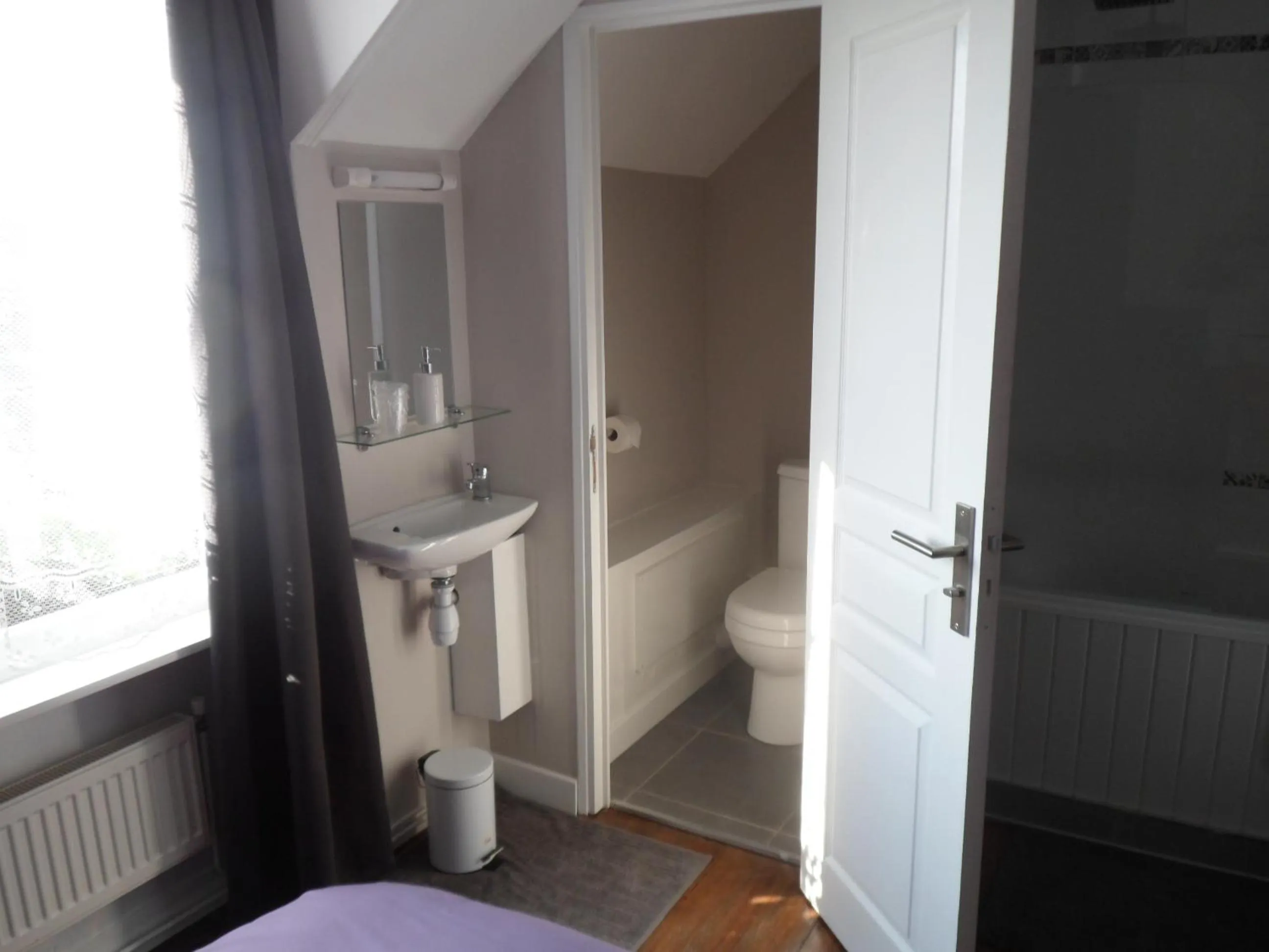 Toilet in Riverside Bed and Breakfast