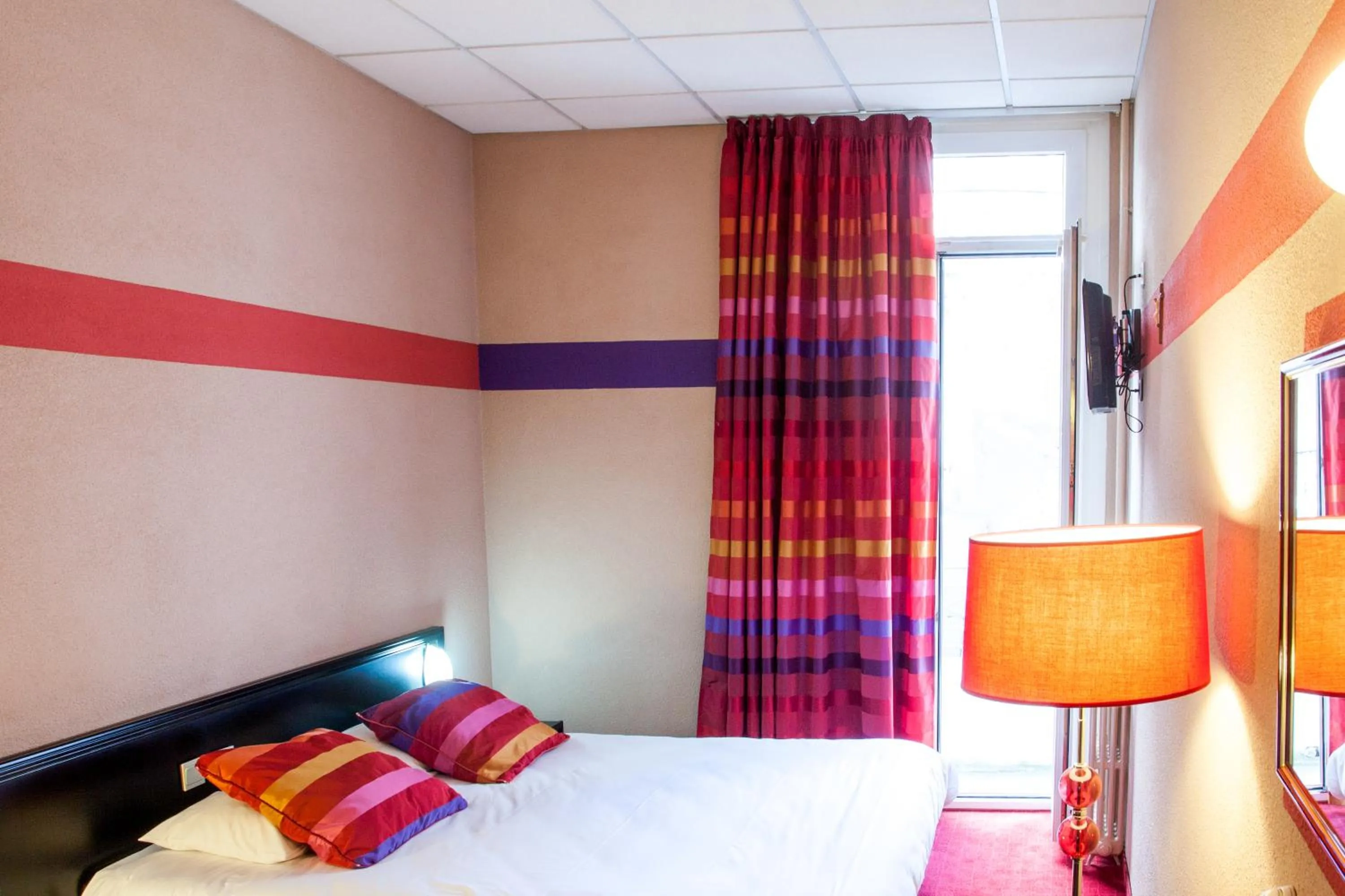 Bedroom, Bed in Hôtel Saint Sauveur