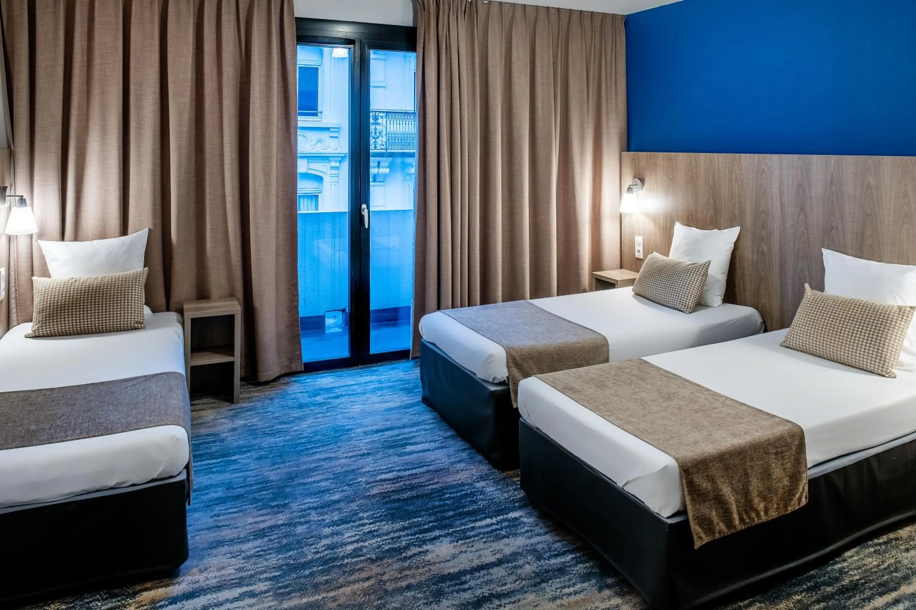 Coffee/tea facilities, Bed in Hôtel Panorama