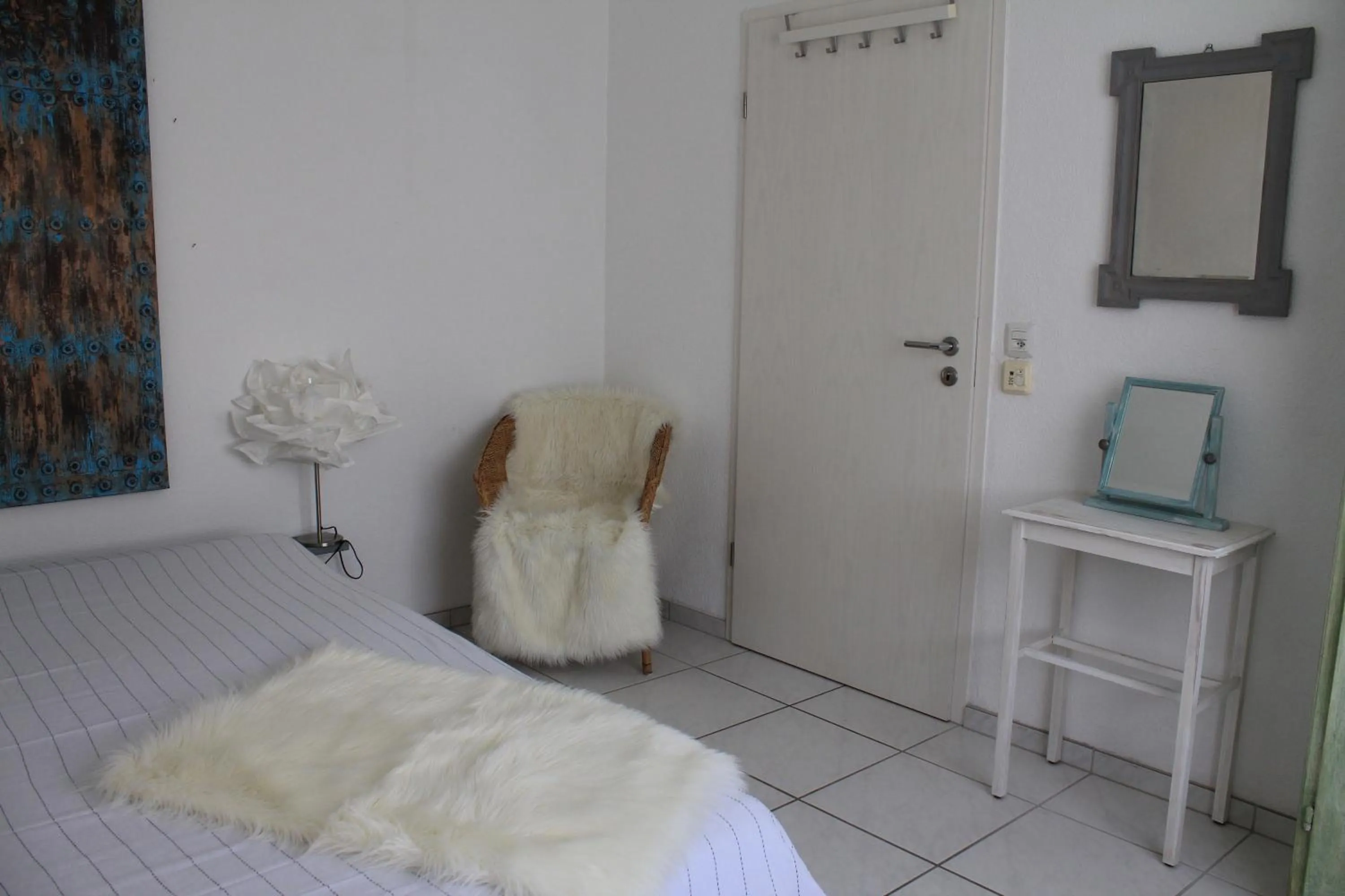 Photo of the whole room, Bed in Wohnzopf