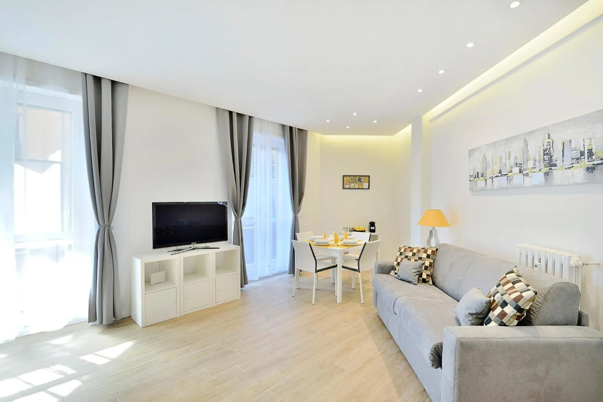 Communal lounge/ TV room in New Romantic Trastevere Apartment