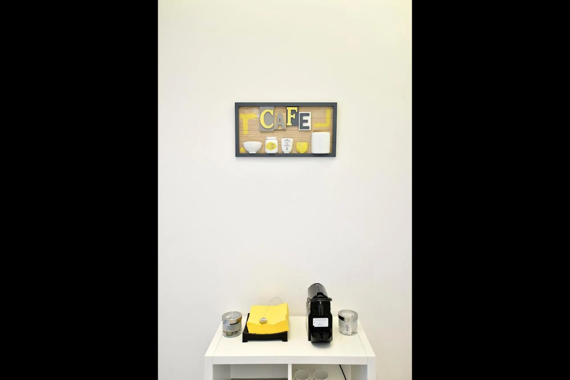 Food and drinks in New Romantic Trastevere Apartment