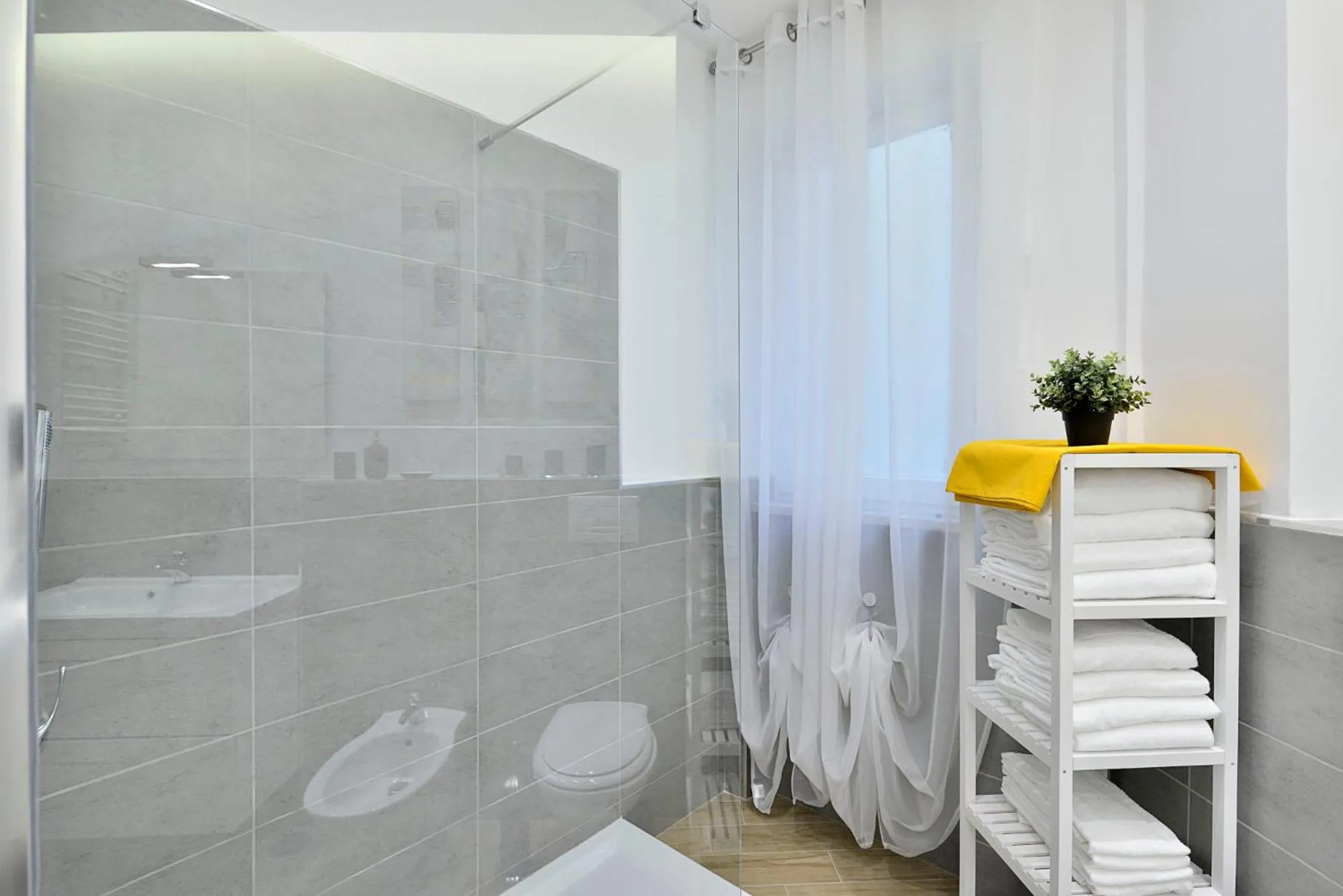 New Romantic Trastevere Apartment