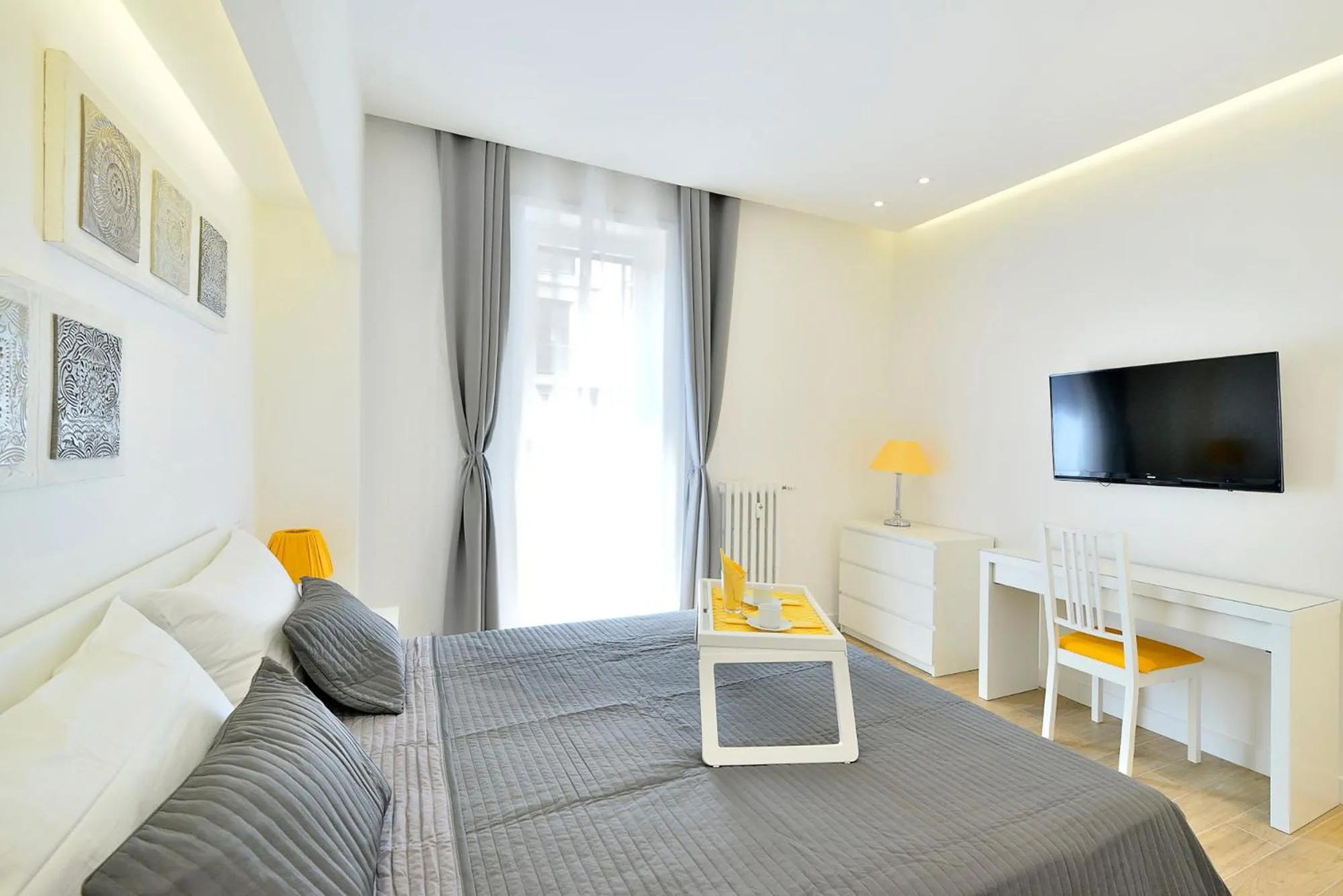 Bed in New Romantic Trastevere Apartment