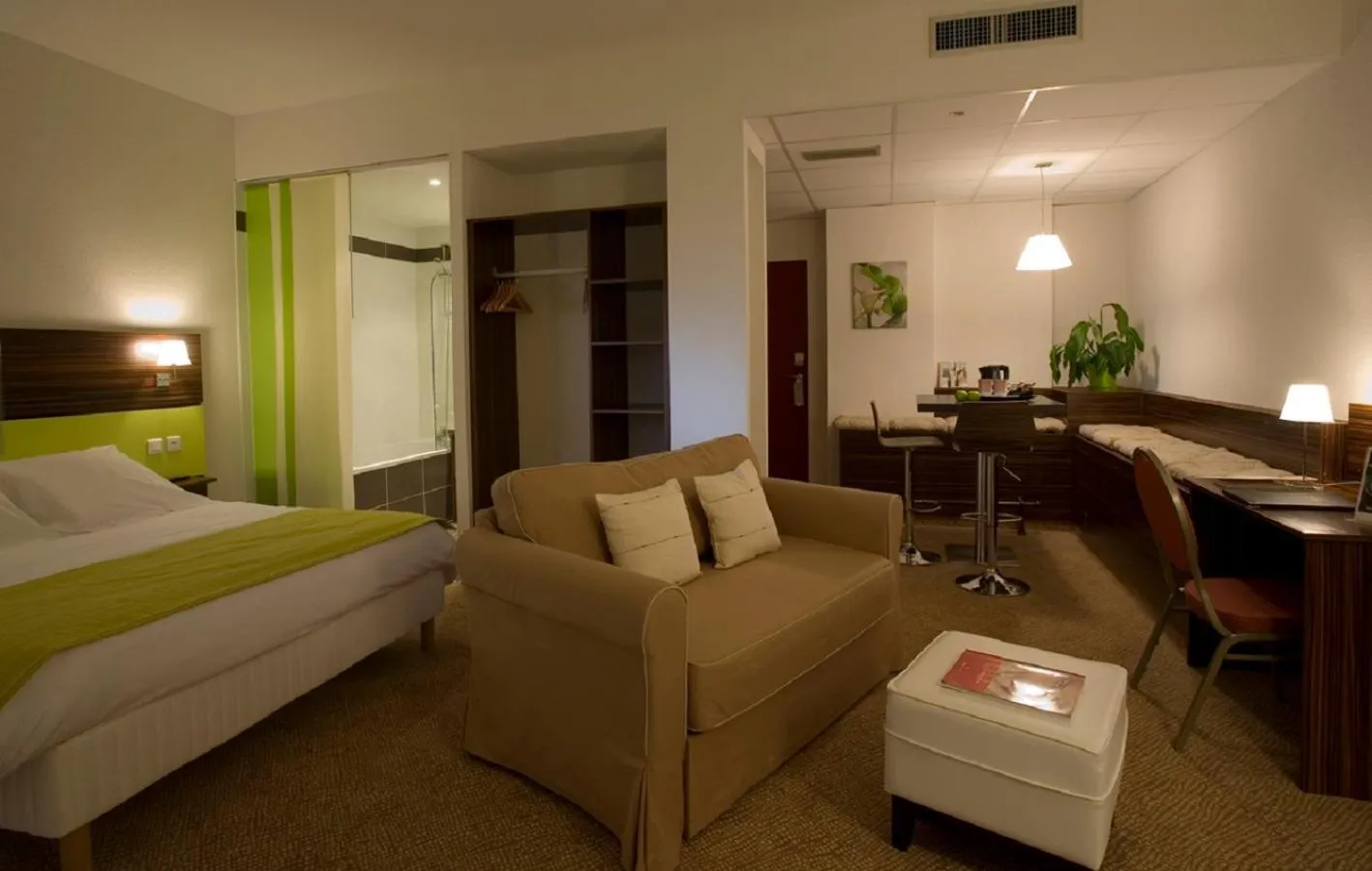 Bedroom, Bed in Hôtel Le Palladior Voiron