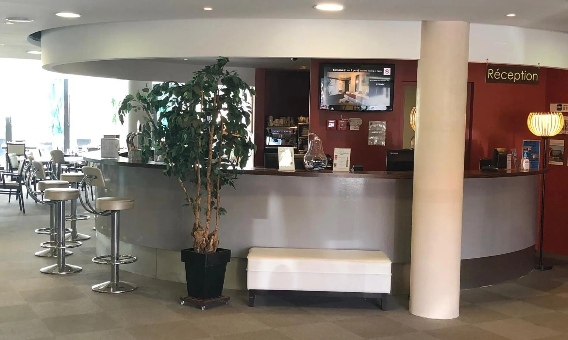 Lobby or reception in Hôtel Le Palladior Voiron