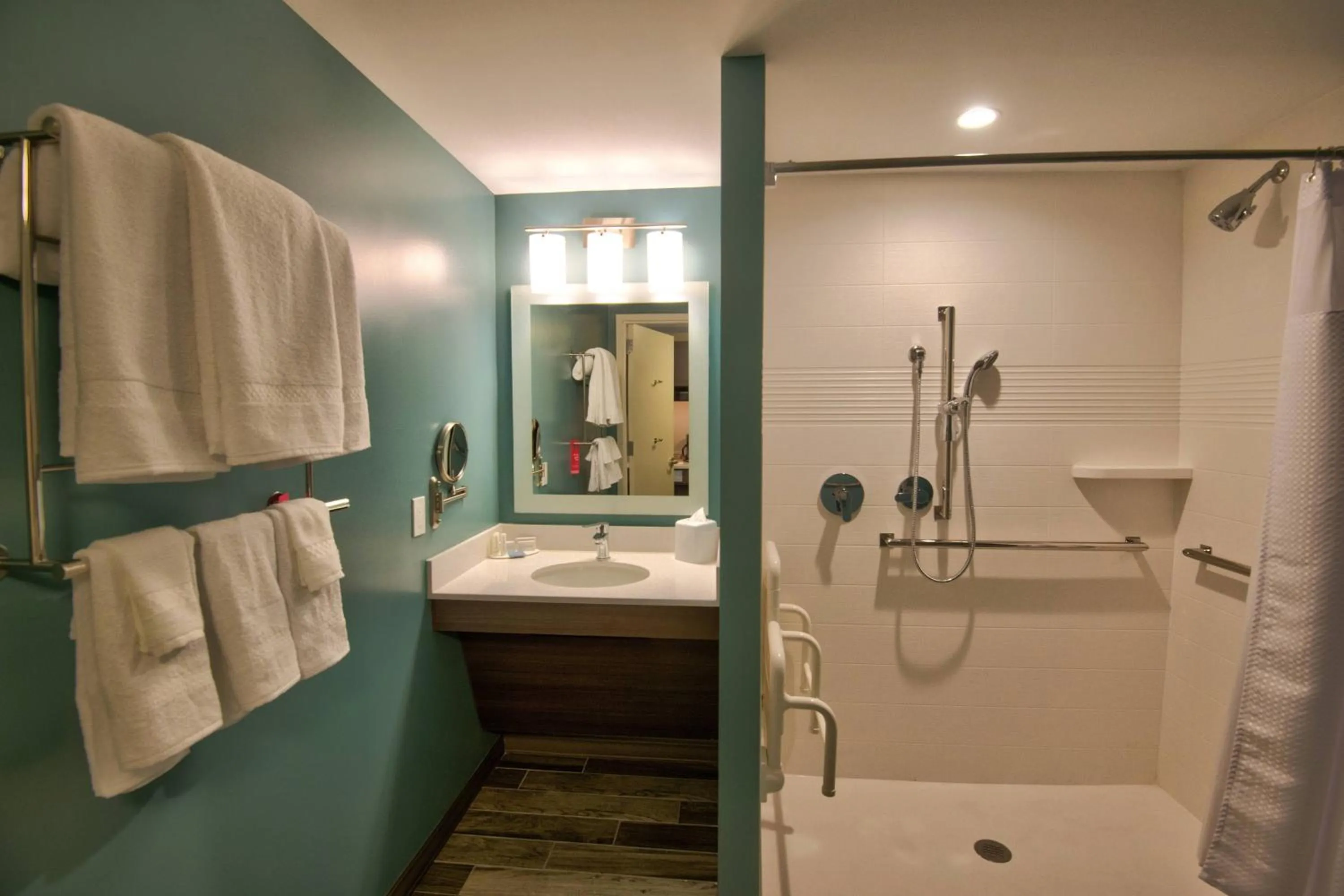 Bathroom in TownePlace Suites by Marriott Miami Airport