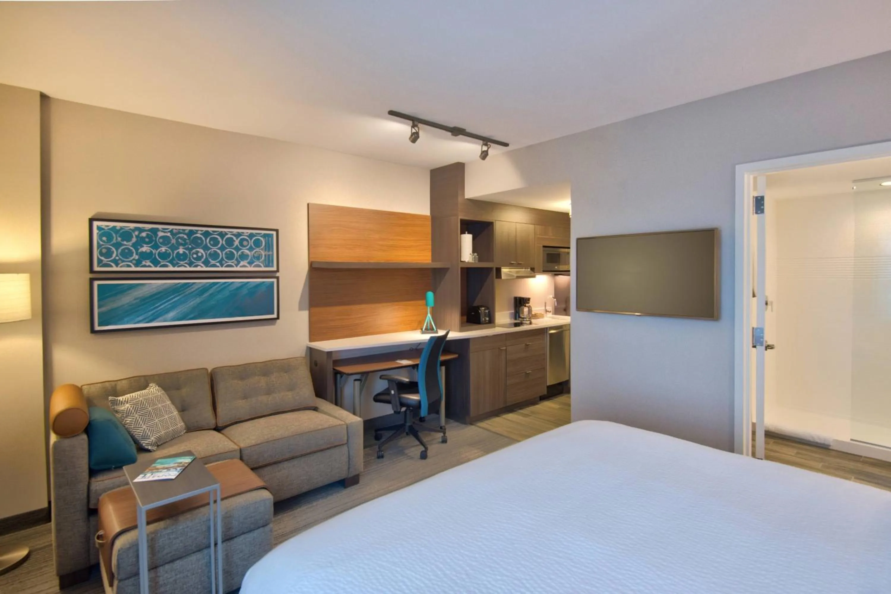 Photo of the whole room, Bed in TownePlace Suites by Marriott Miami Airport