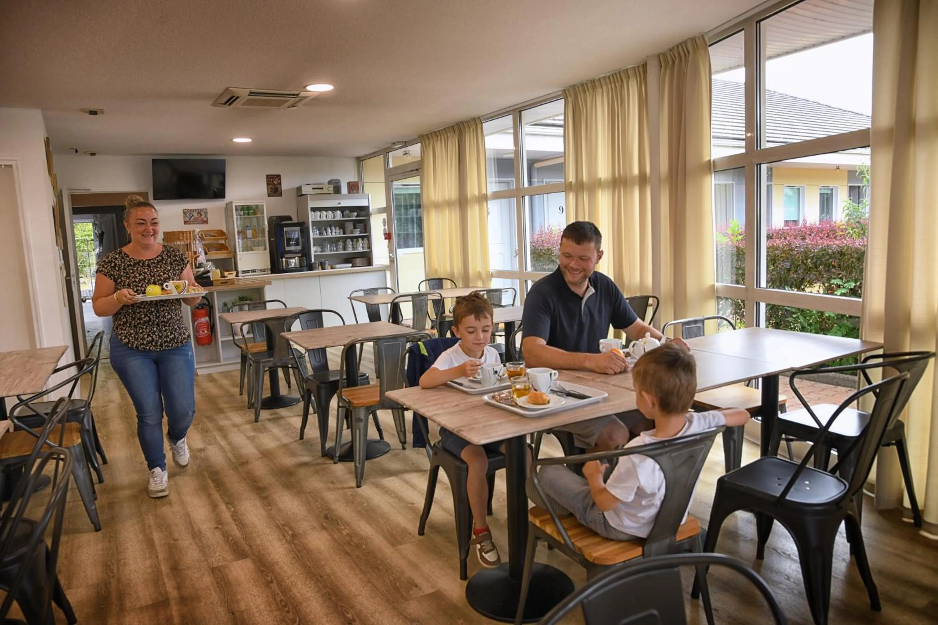 Breakfast in The Originals Access, Hôtel Le Lutéa