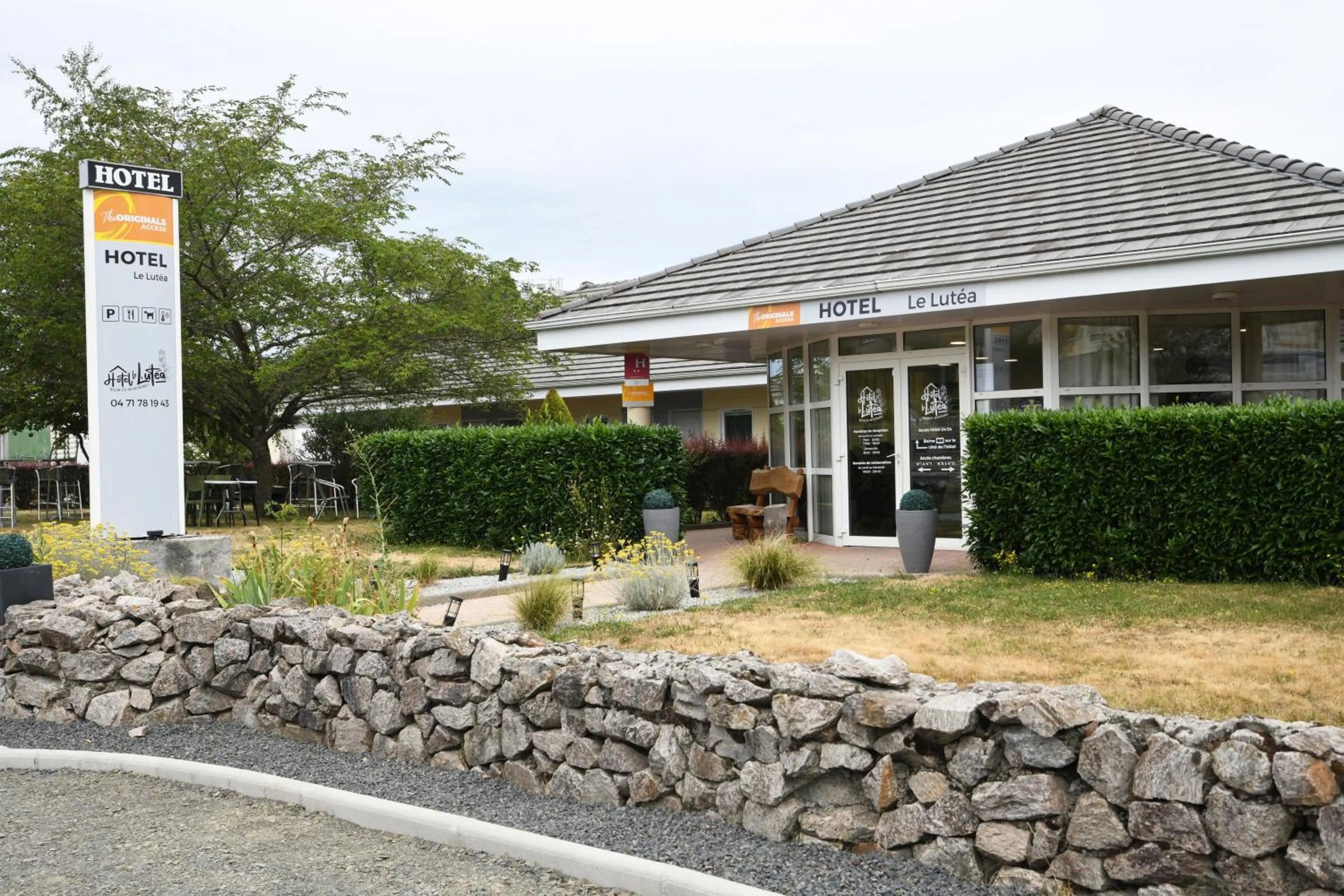 Balcony/Terrace in The Originals Access, Hôtel Le Lutéa