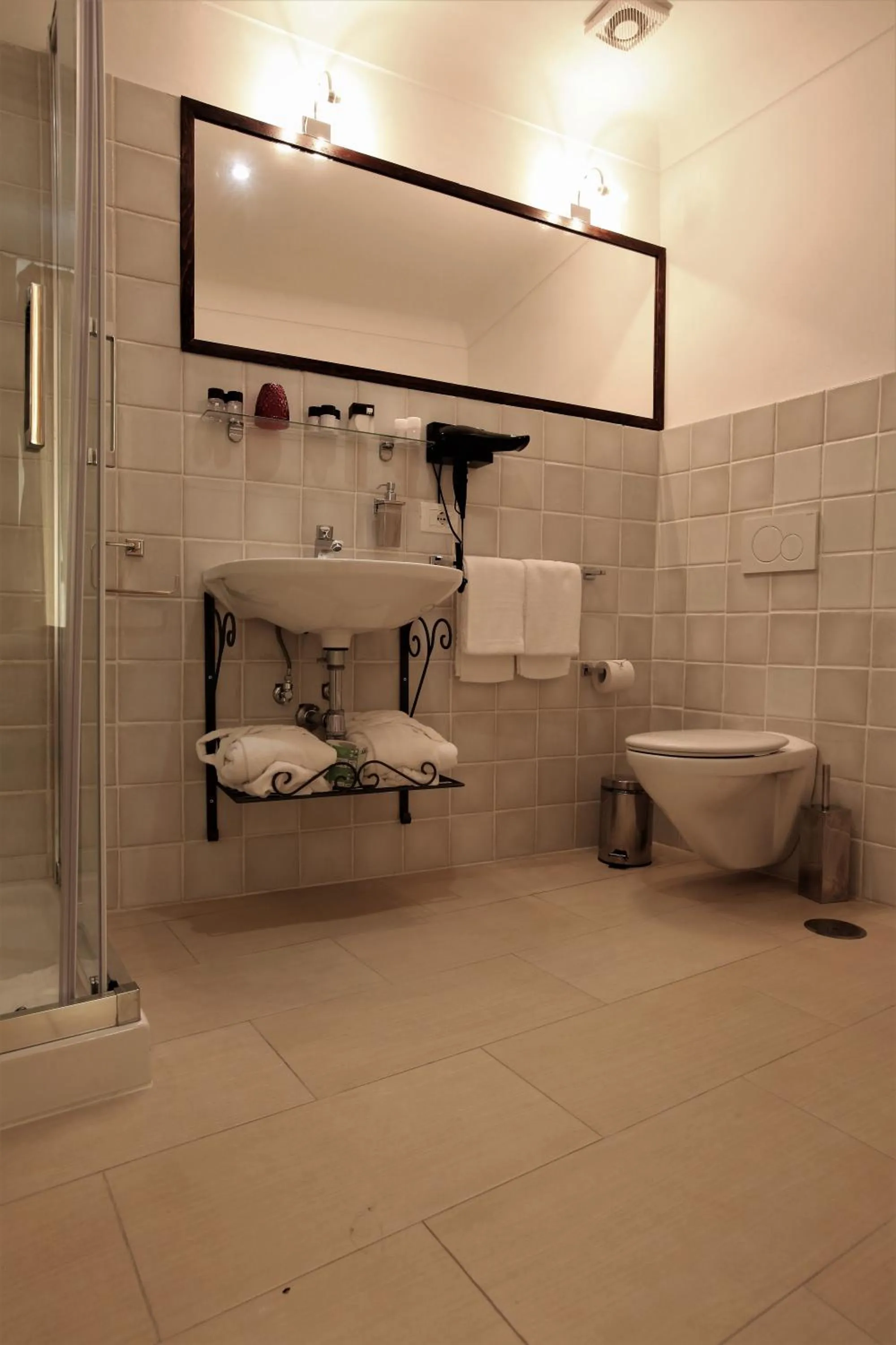 Shower in Lanterne Magiche Ortigia