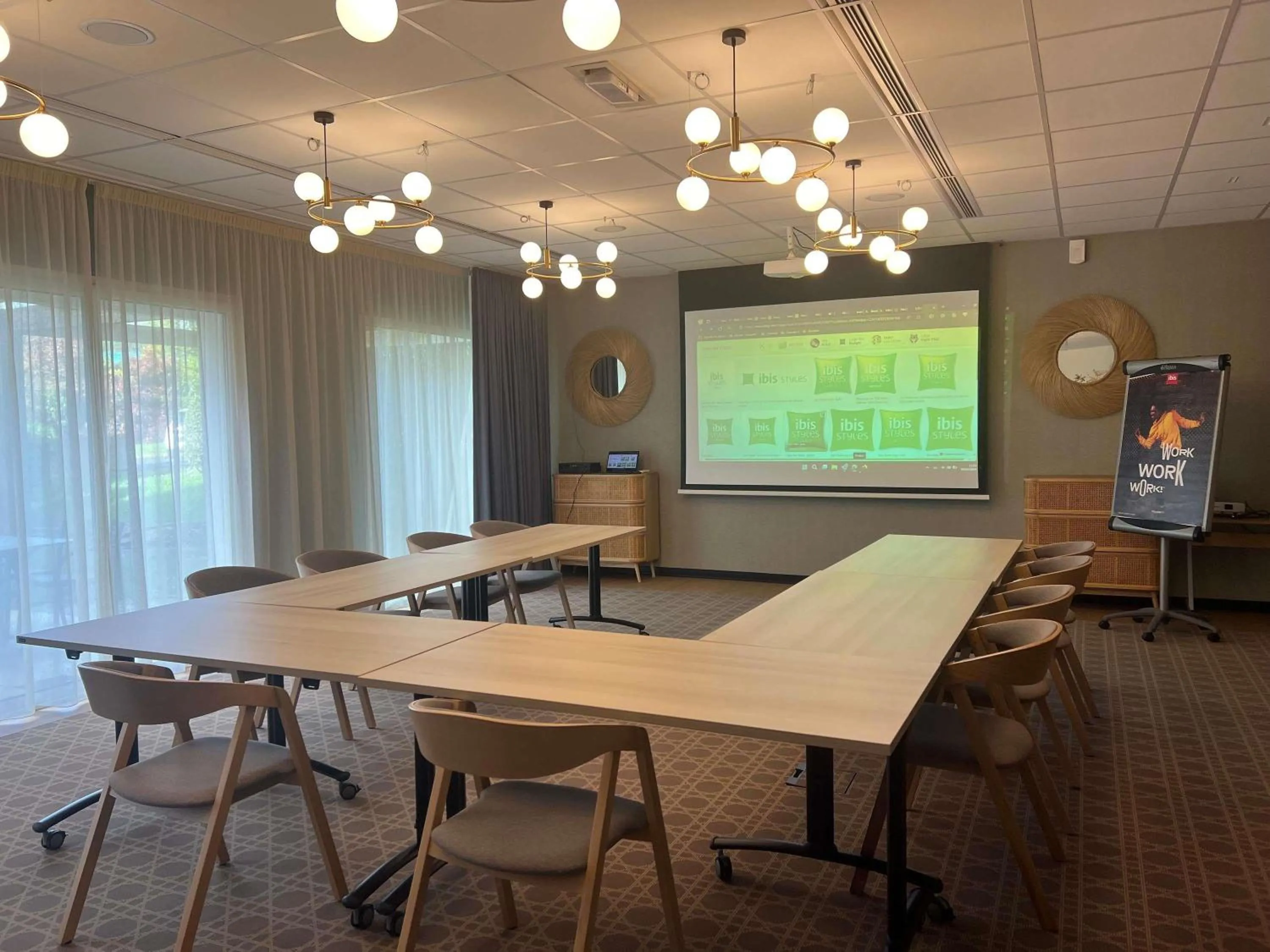 Meeting/conference room in ibis Styles Pontivy centre Bretagne