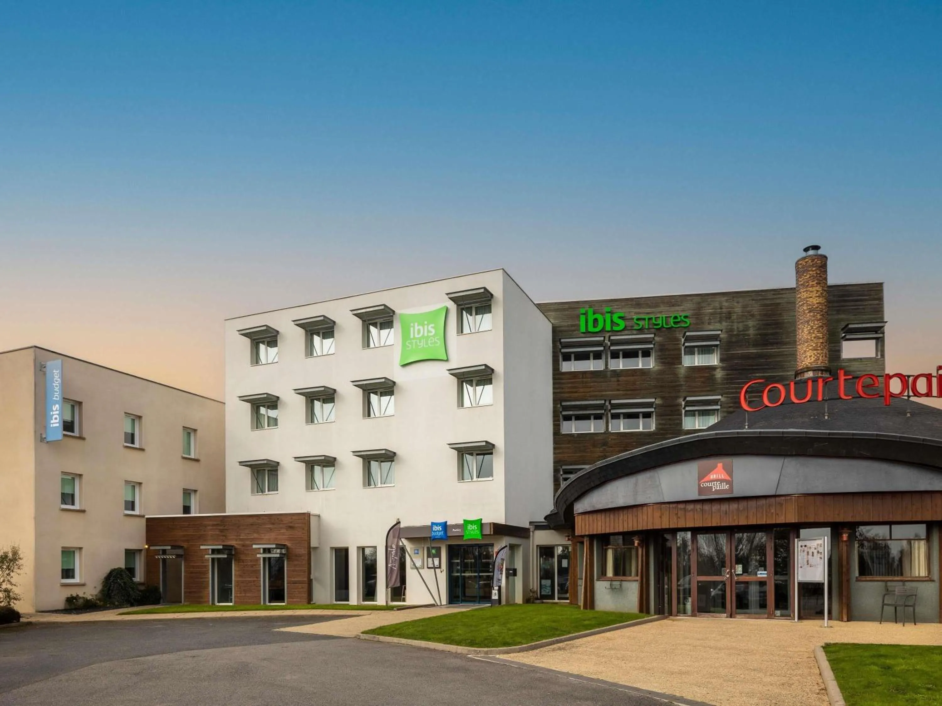Property building in ibis Styles Pontivy centre Bretagne