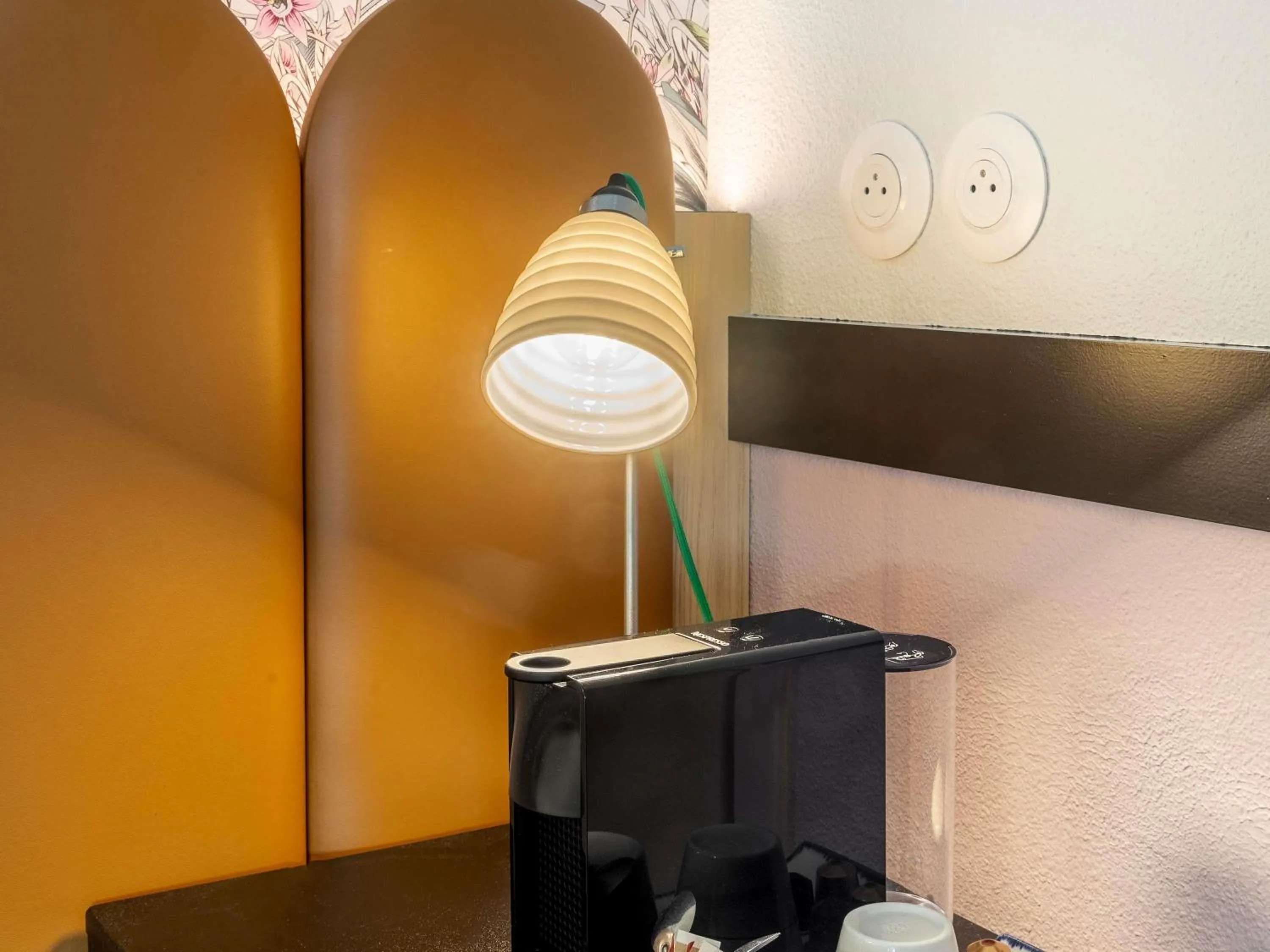 Bedroom in ibis Styles Pontivy centre Bretagne