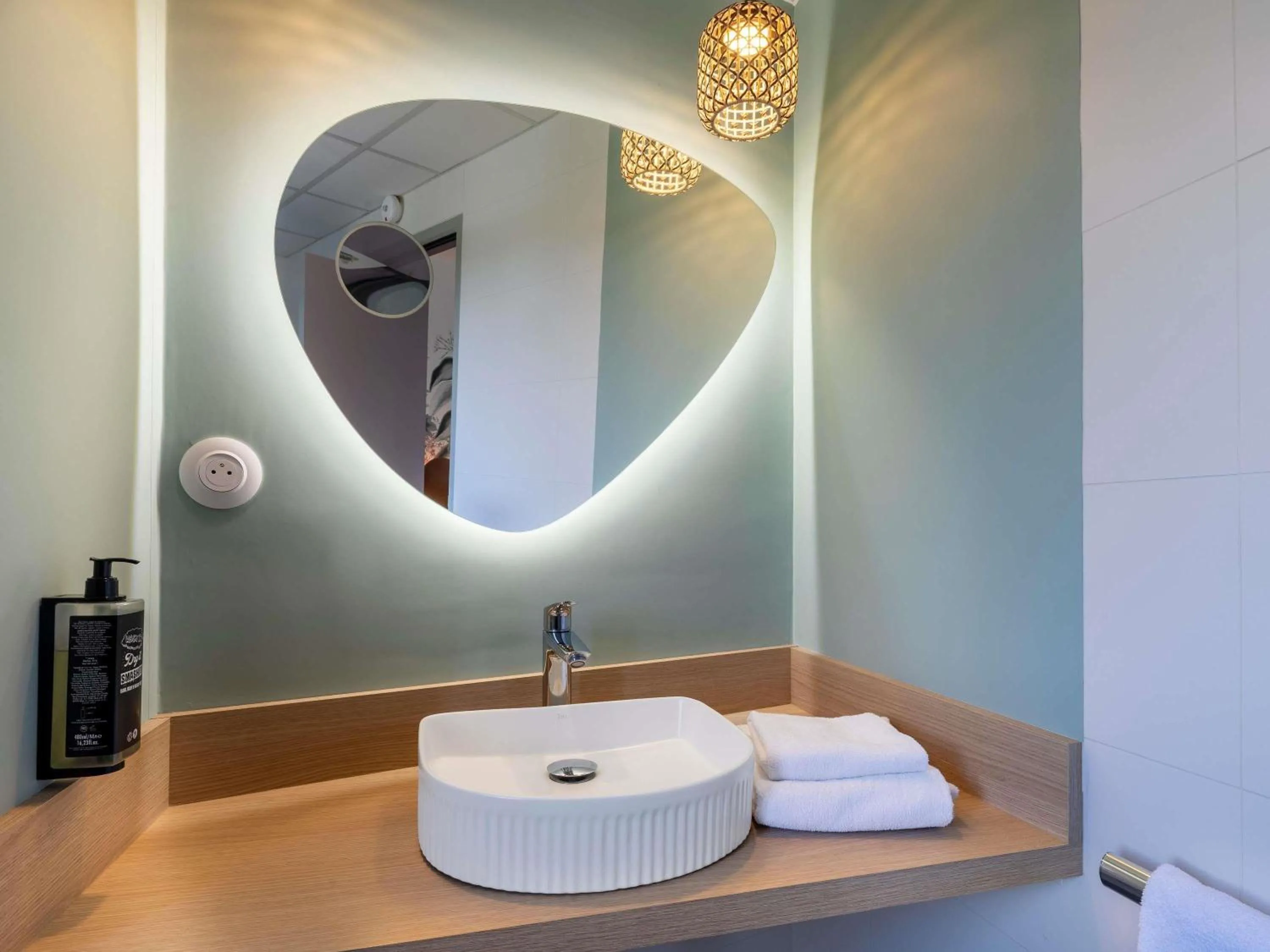 Bedroom in ibis Styles Pontivy centre Bretagne