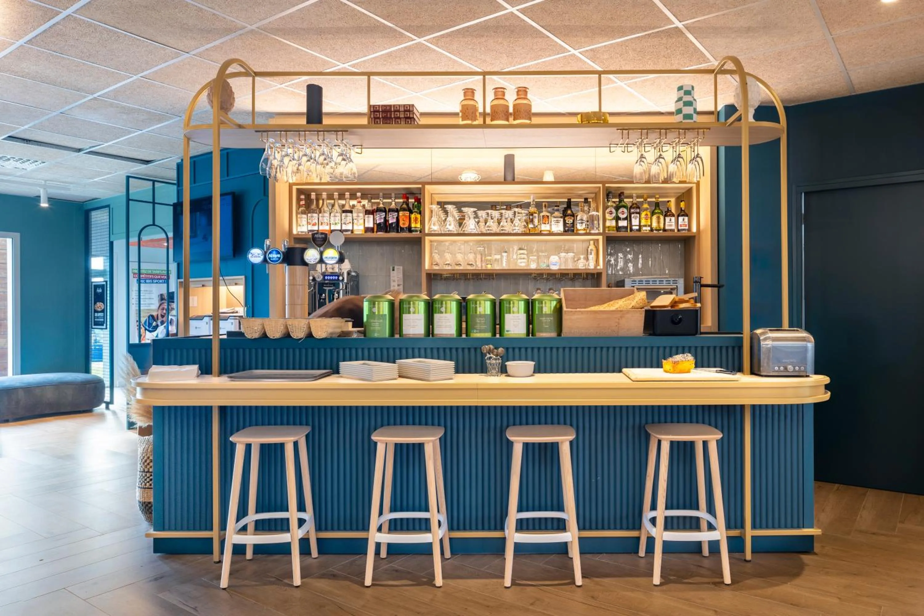 Lounge or bar in ibis Styles Pontivy centre Bretagne