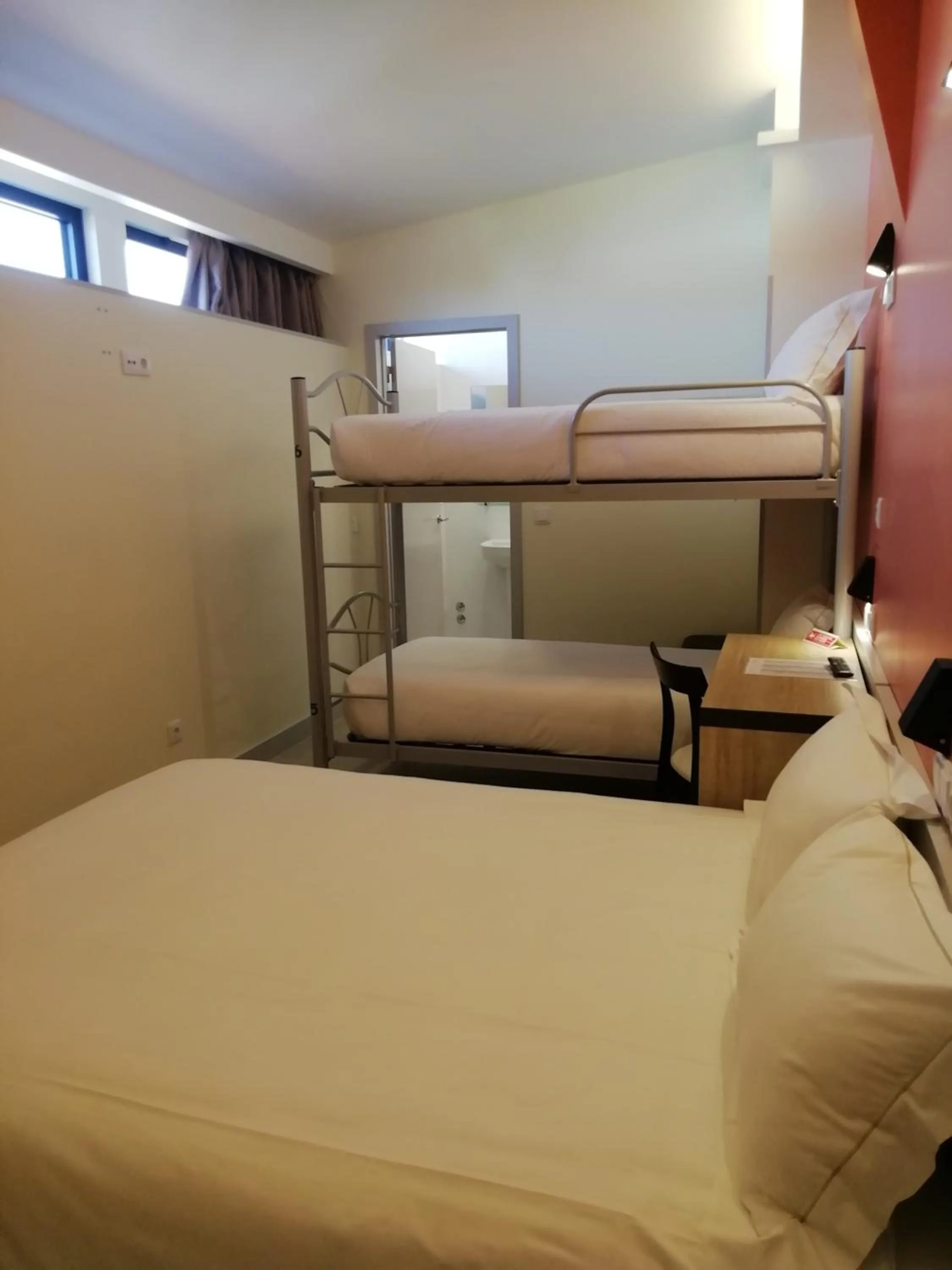 Bed in Suites & Hostel Cidade Aveiro