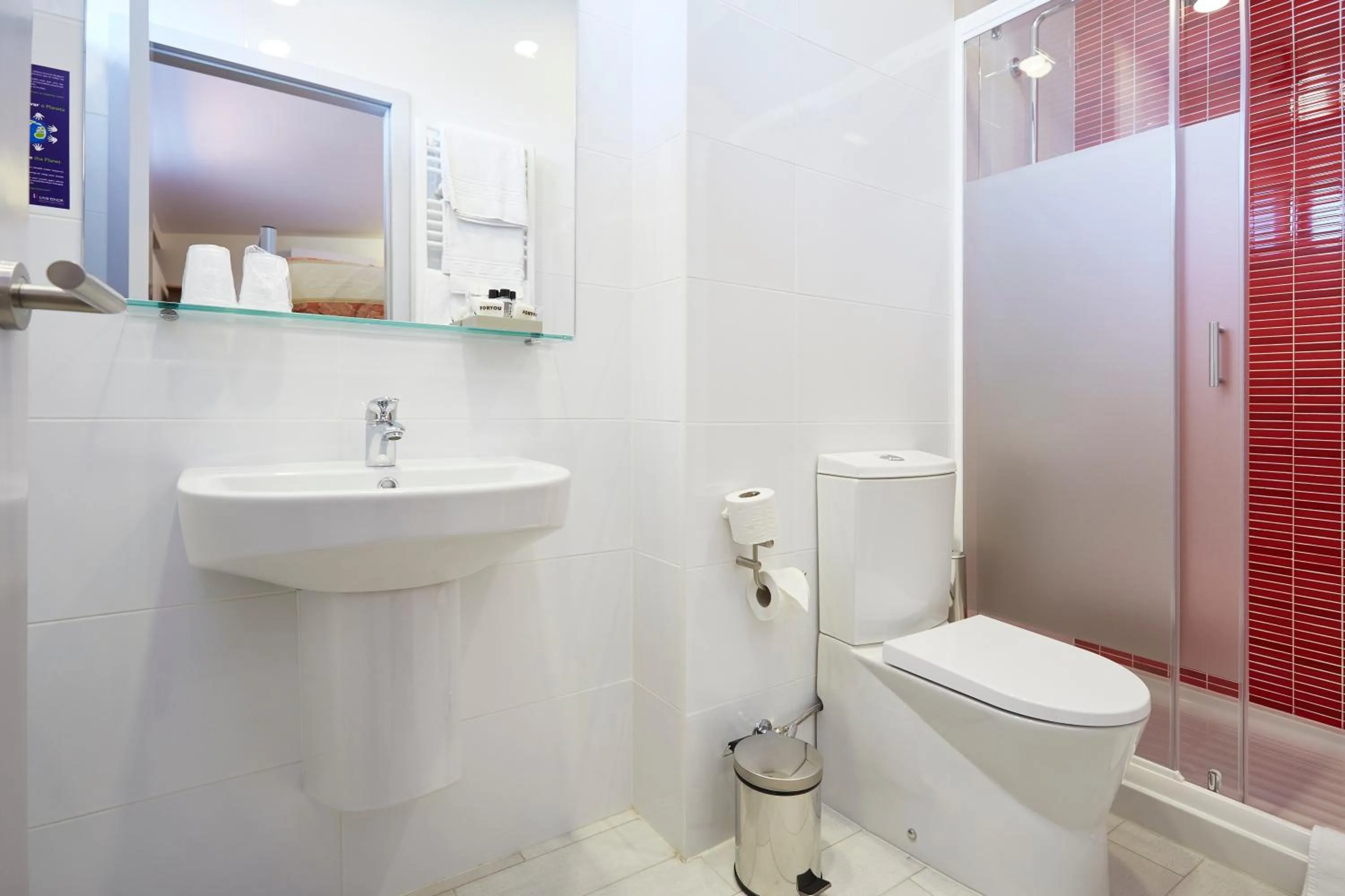 Photo of the whole room in Suites & Hostel Cidade Aveiro