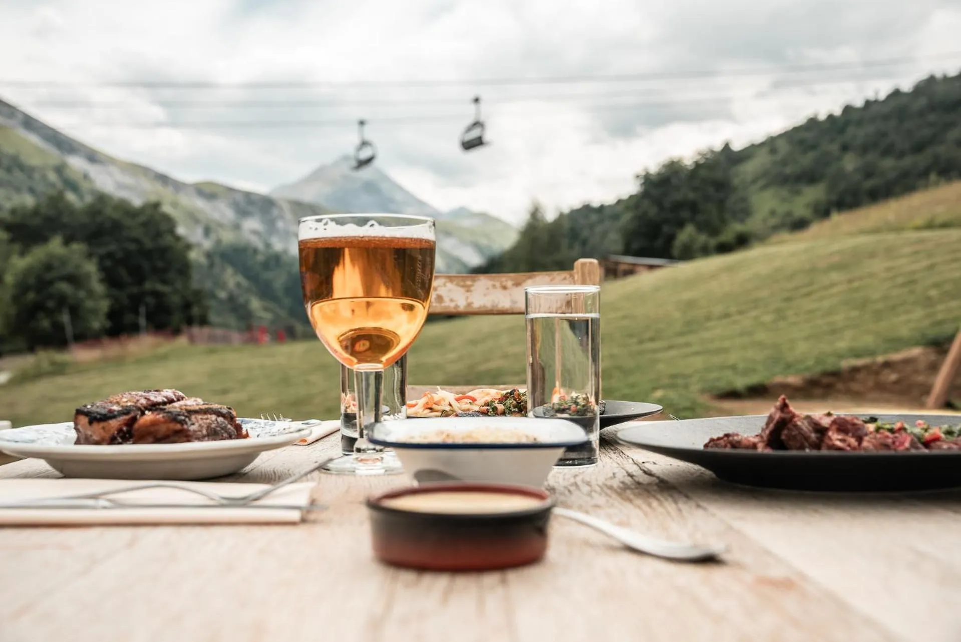 Restaurant/places to eat in Les Cèdres - Hôtel - Restaurants - Spa