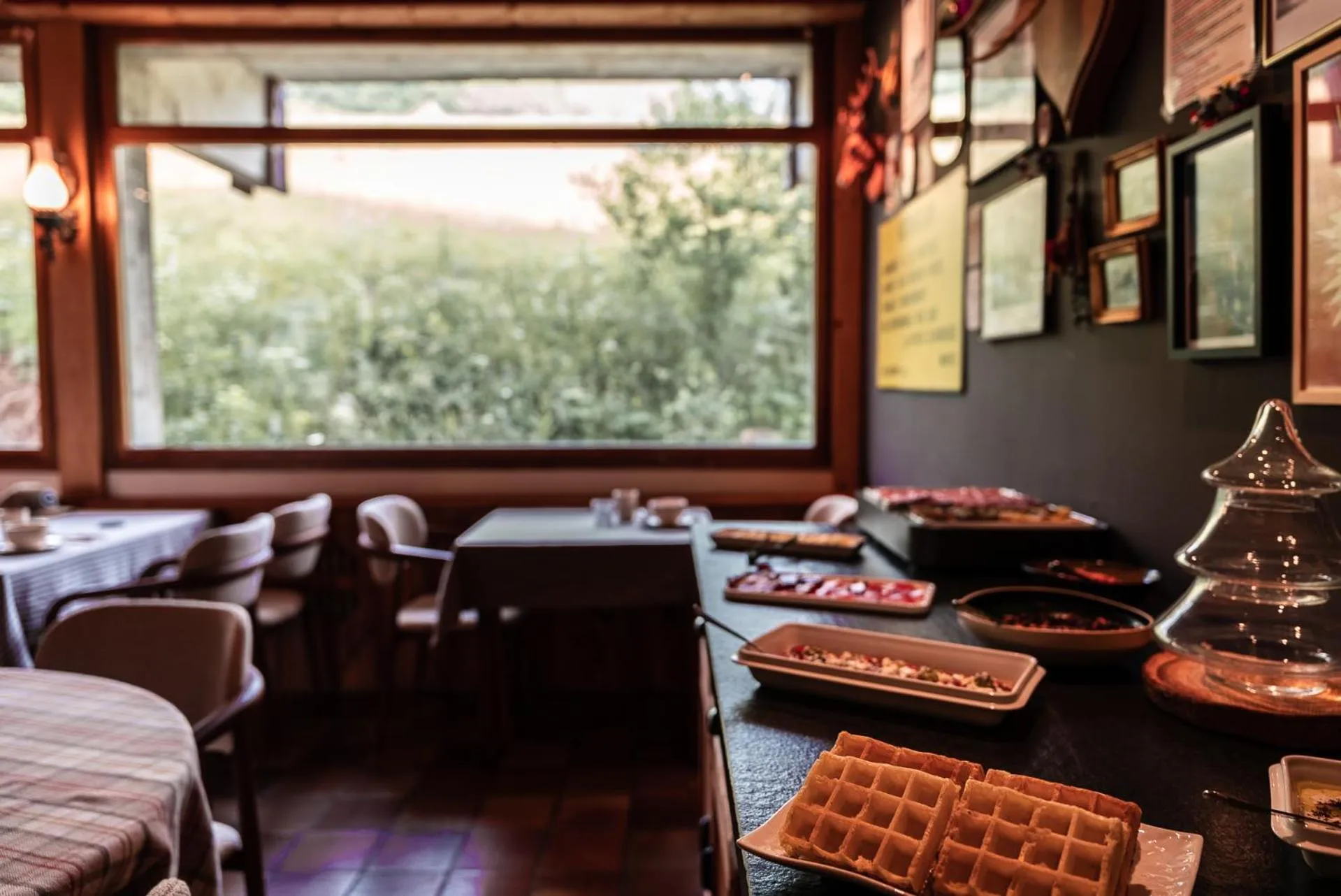 Buffet breakfast in Les Cèdres - Hôtel - Restaurants - Spa