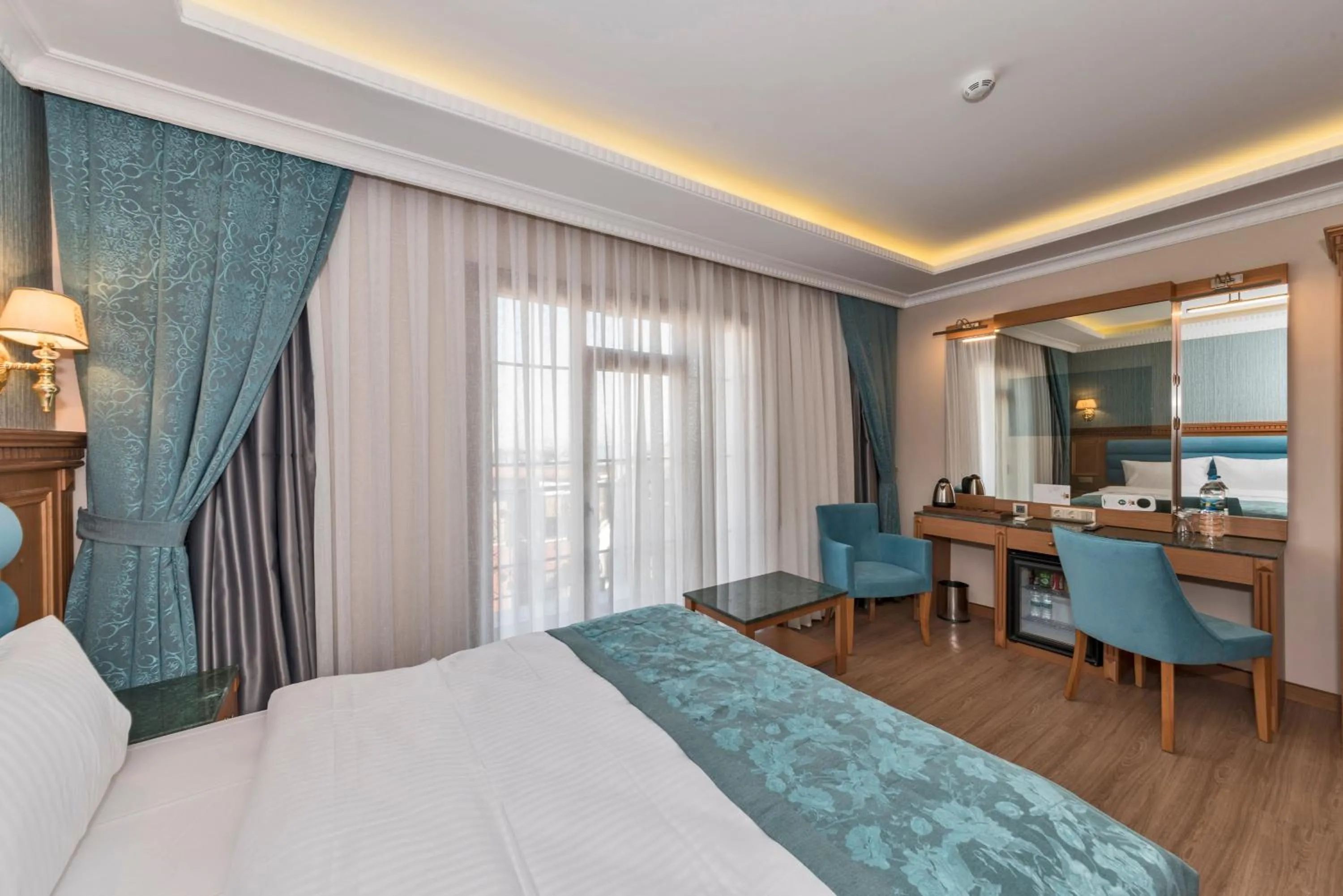 Photo of the whole room, Bed in Magnaura House Hotel