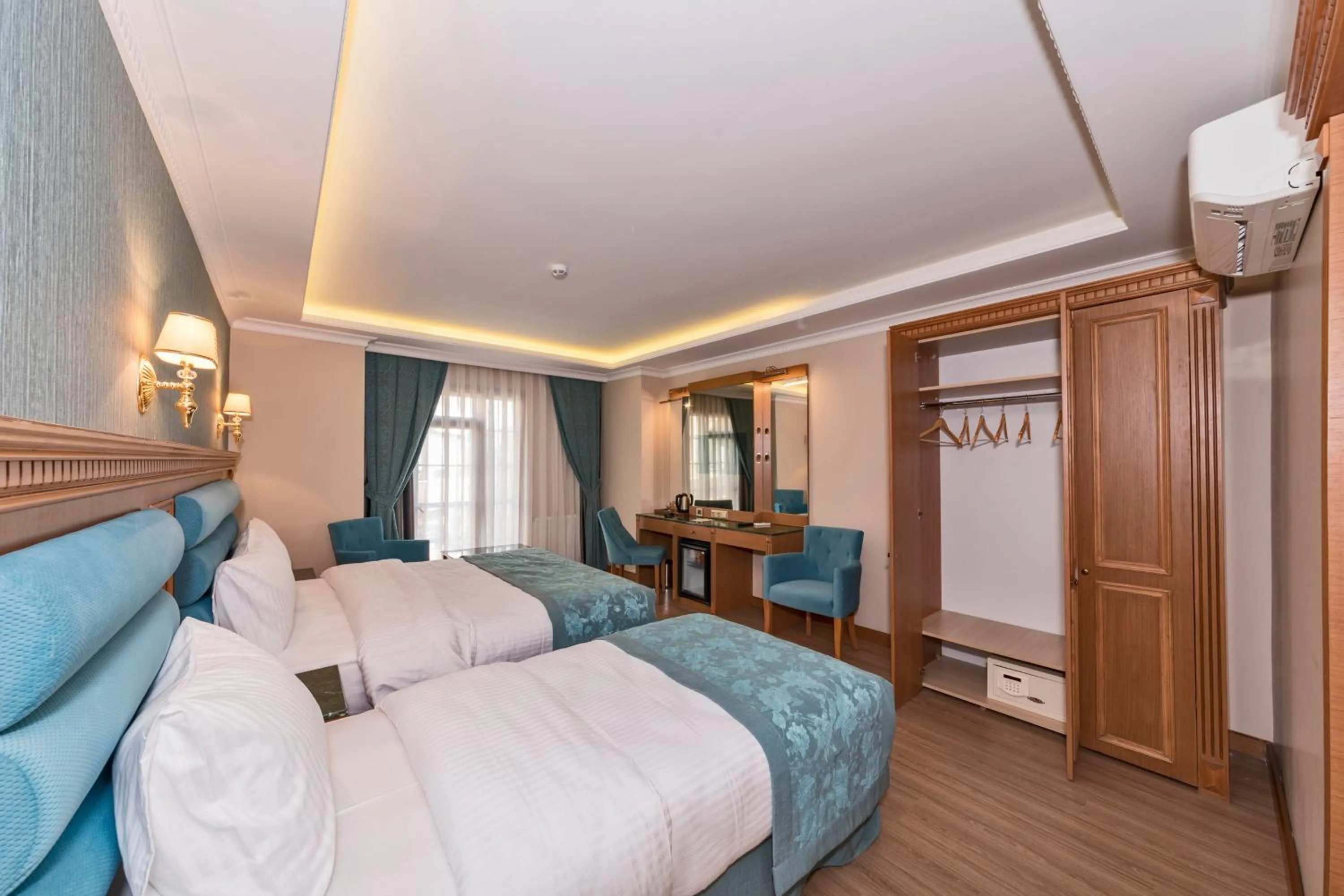 Photo of the whole room, Bed in Magnaura House Hotel