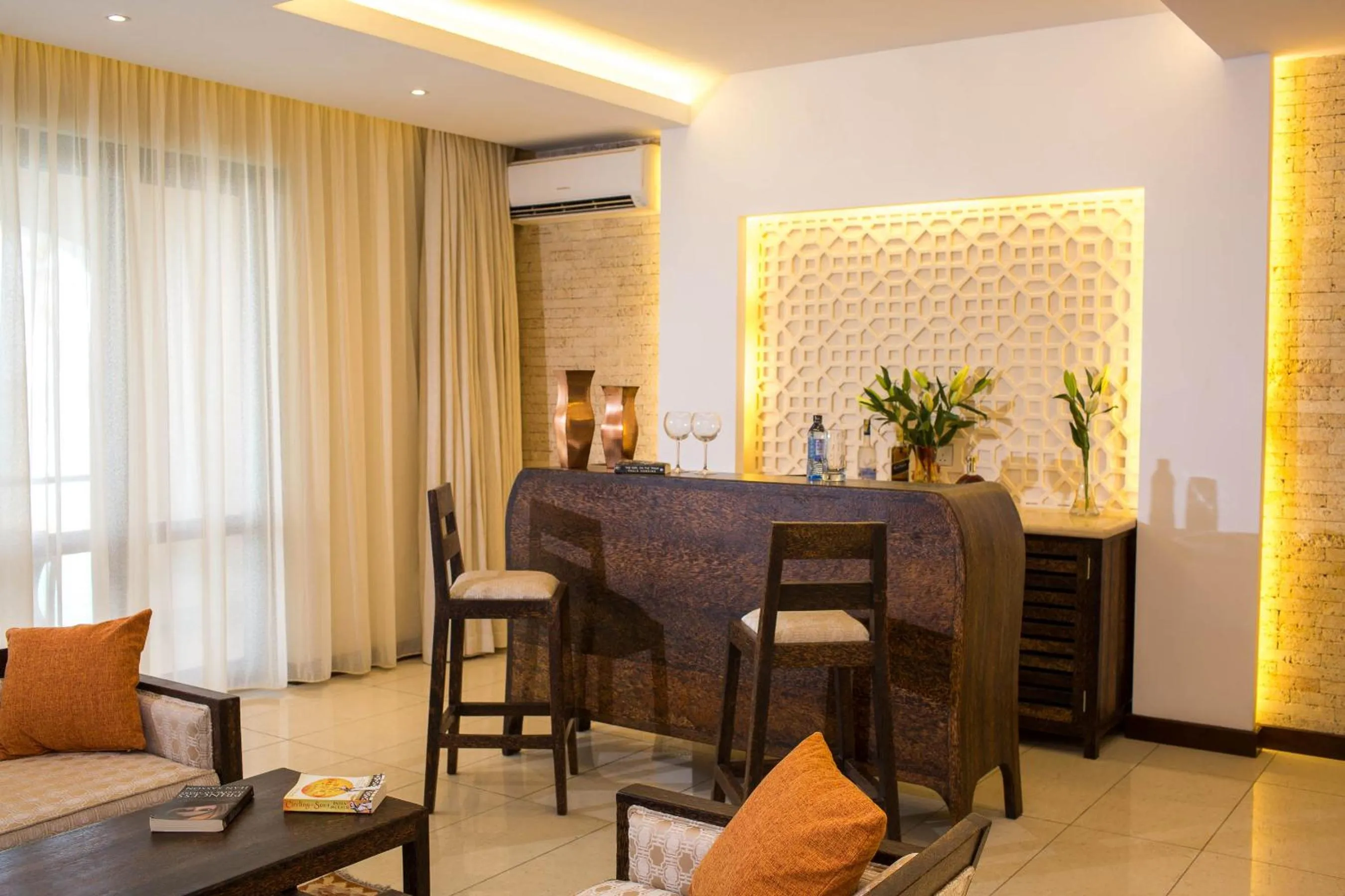 Lounge or bar in Silver Palm Spa & Resort