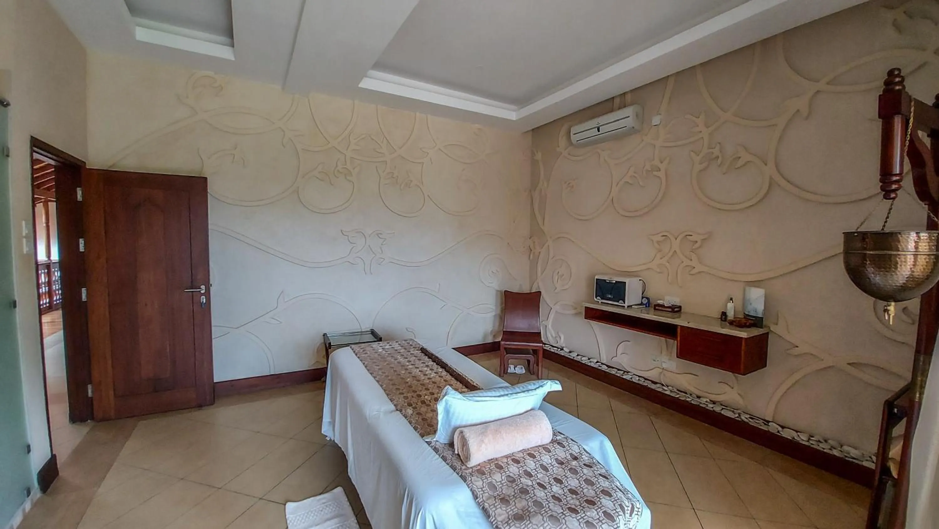 Massage, Bed in Silver Palm Spa & Resort