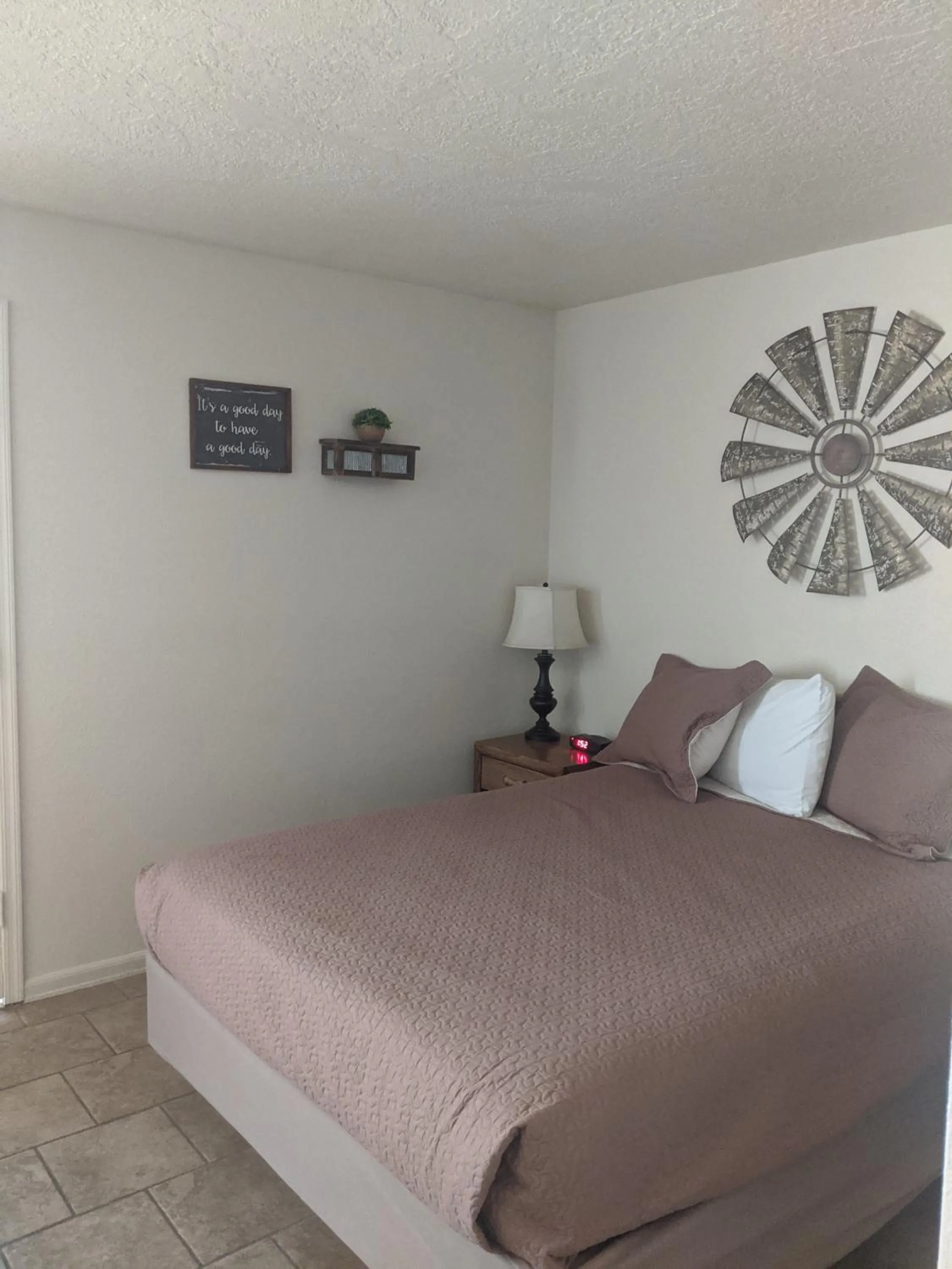 Bed in Little Daisy Motel