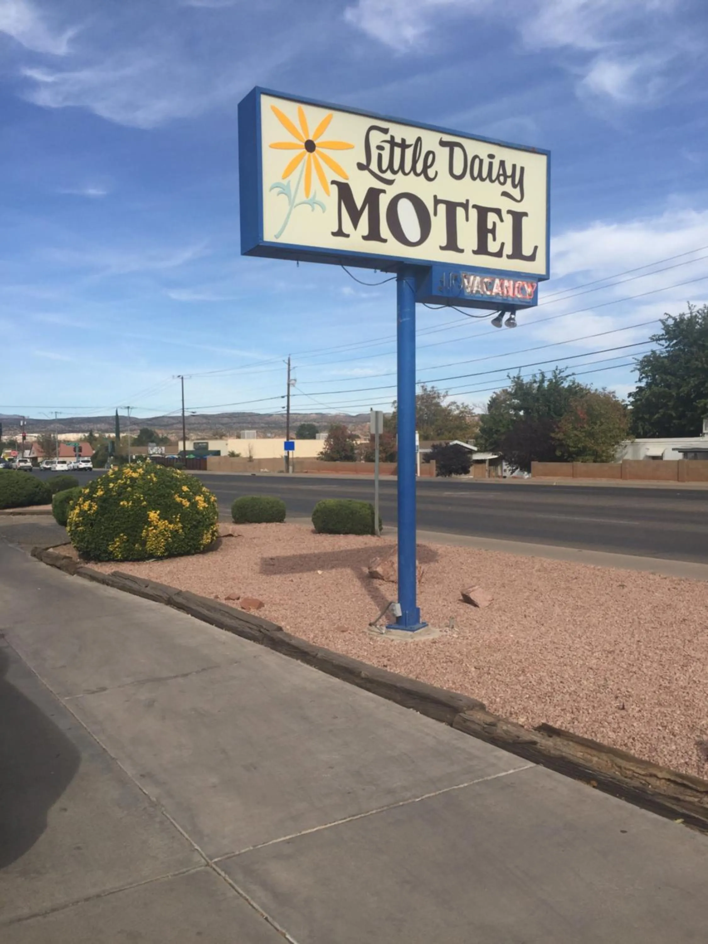 Facade/entrance in Little Daisy Motel