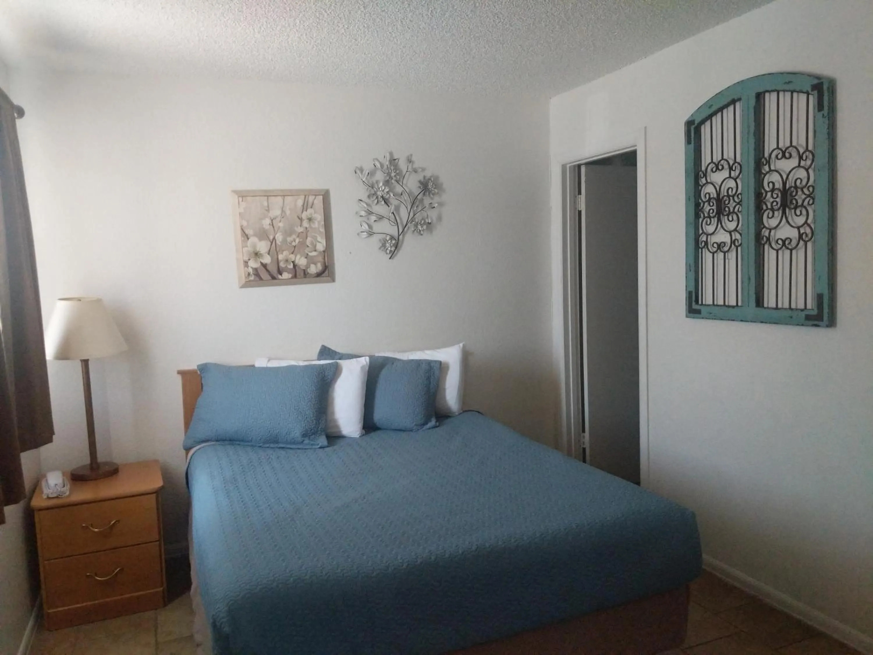 Bed in Little Daisy Motel