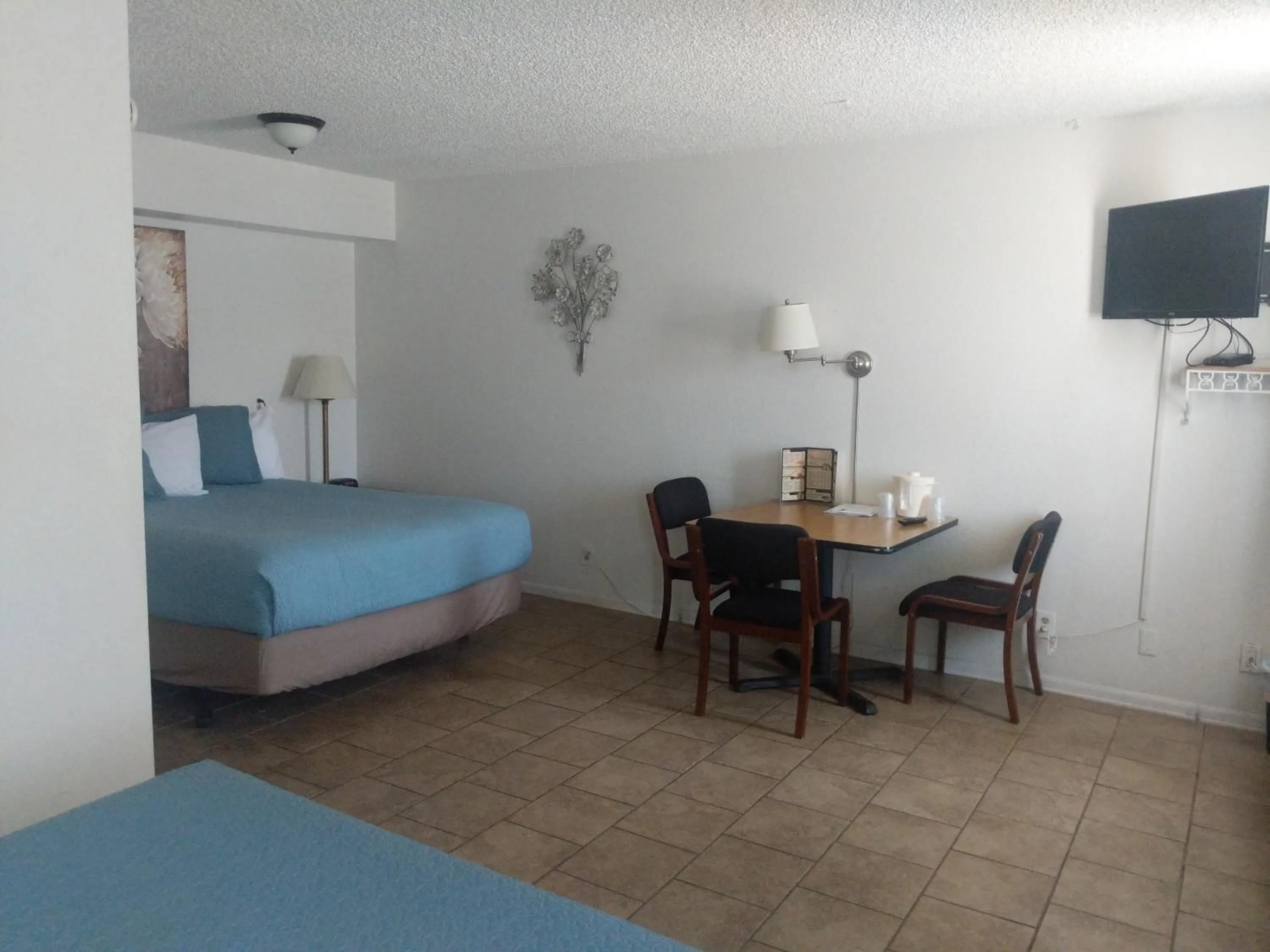 Bed in Little Daisy Motel