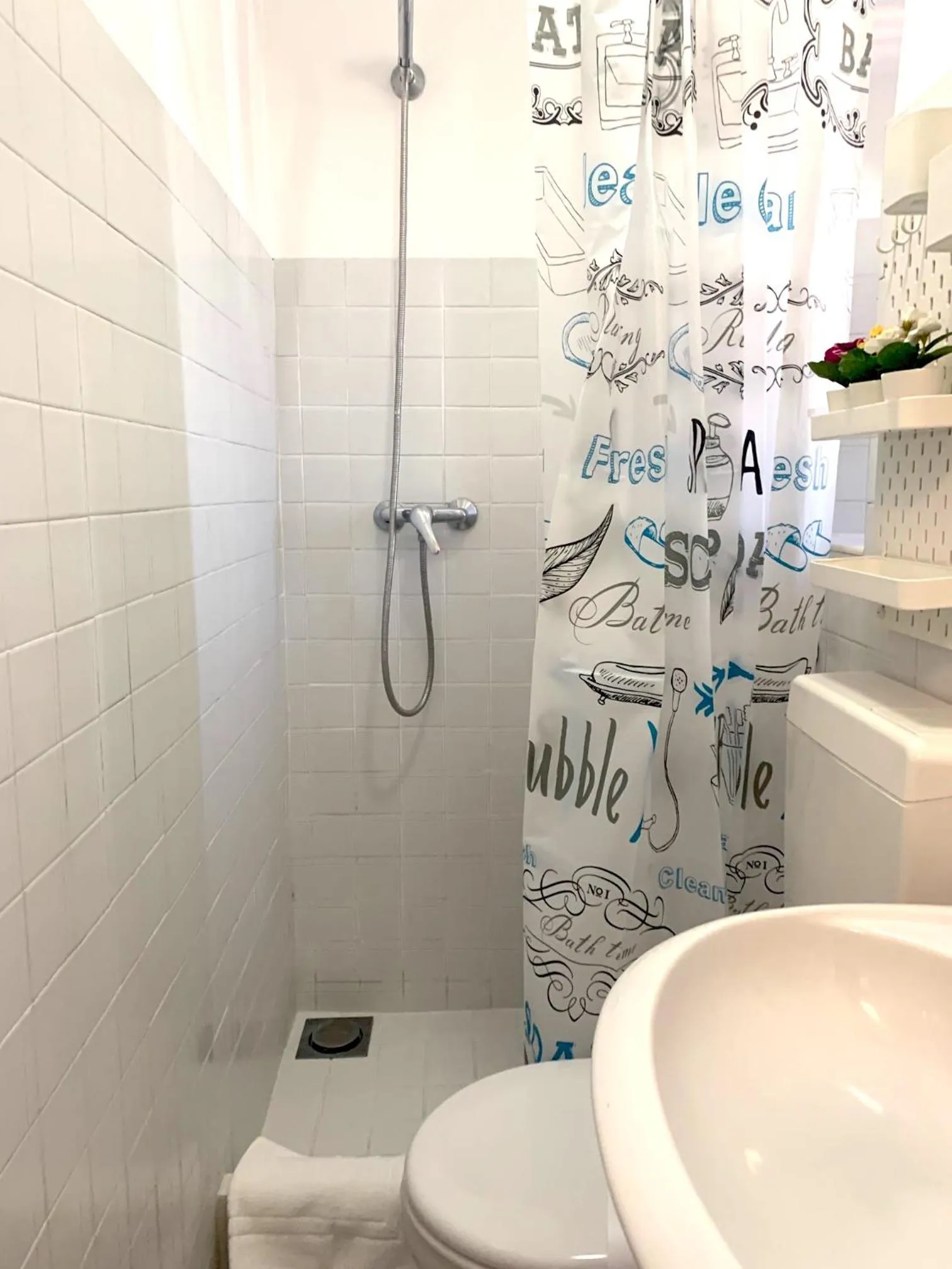 Bathroom in Apartments Center Castelo de São Jorge