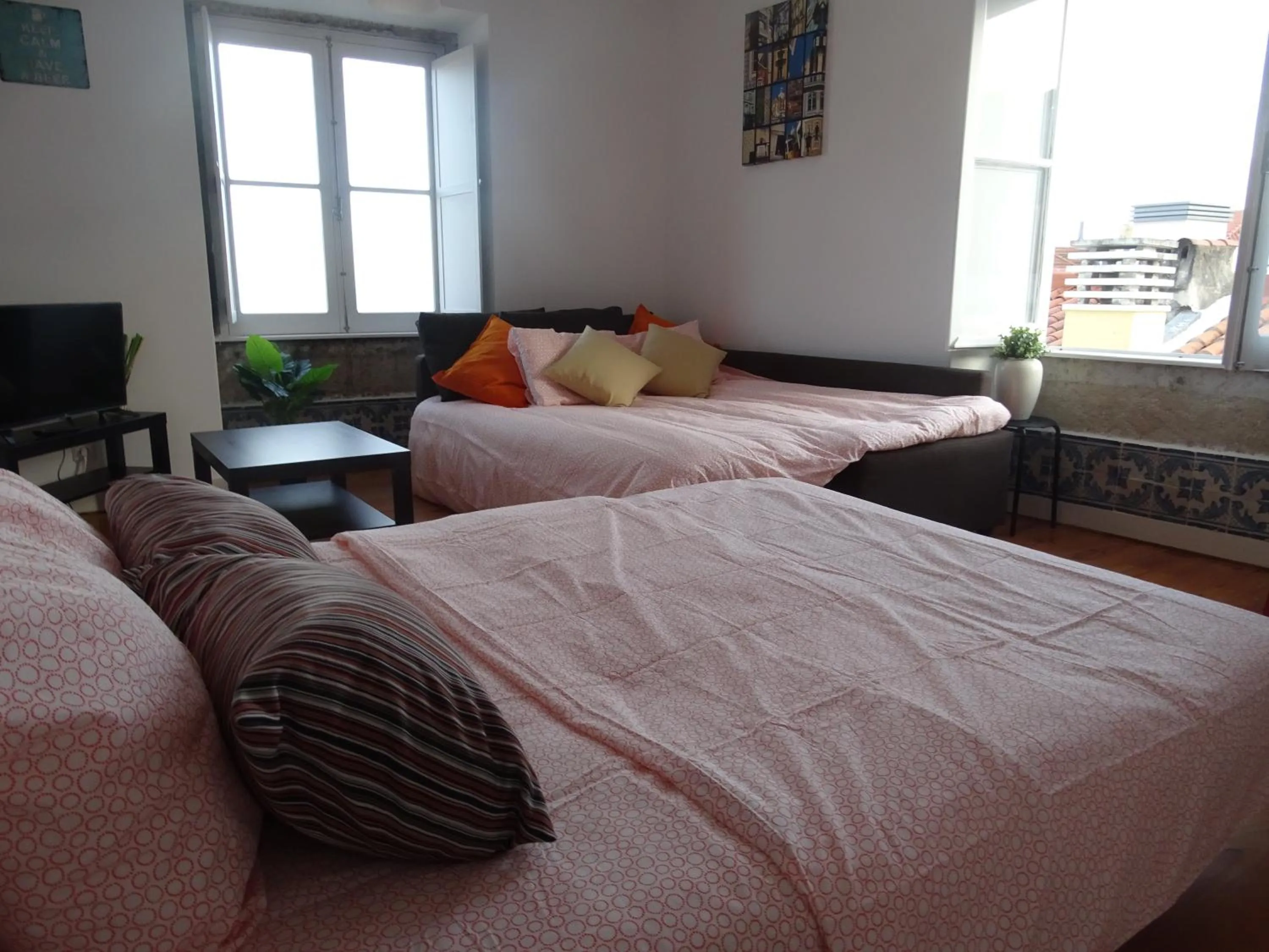 Living room, Bed in Apartments Center Castelo de São Jorge