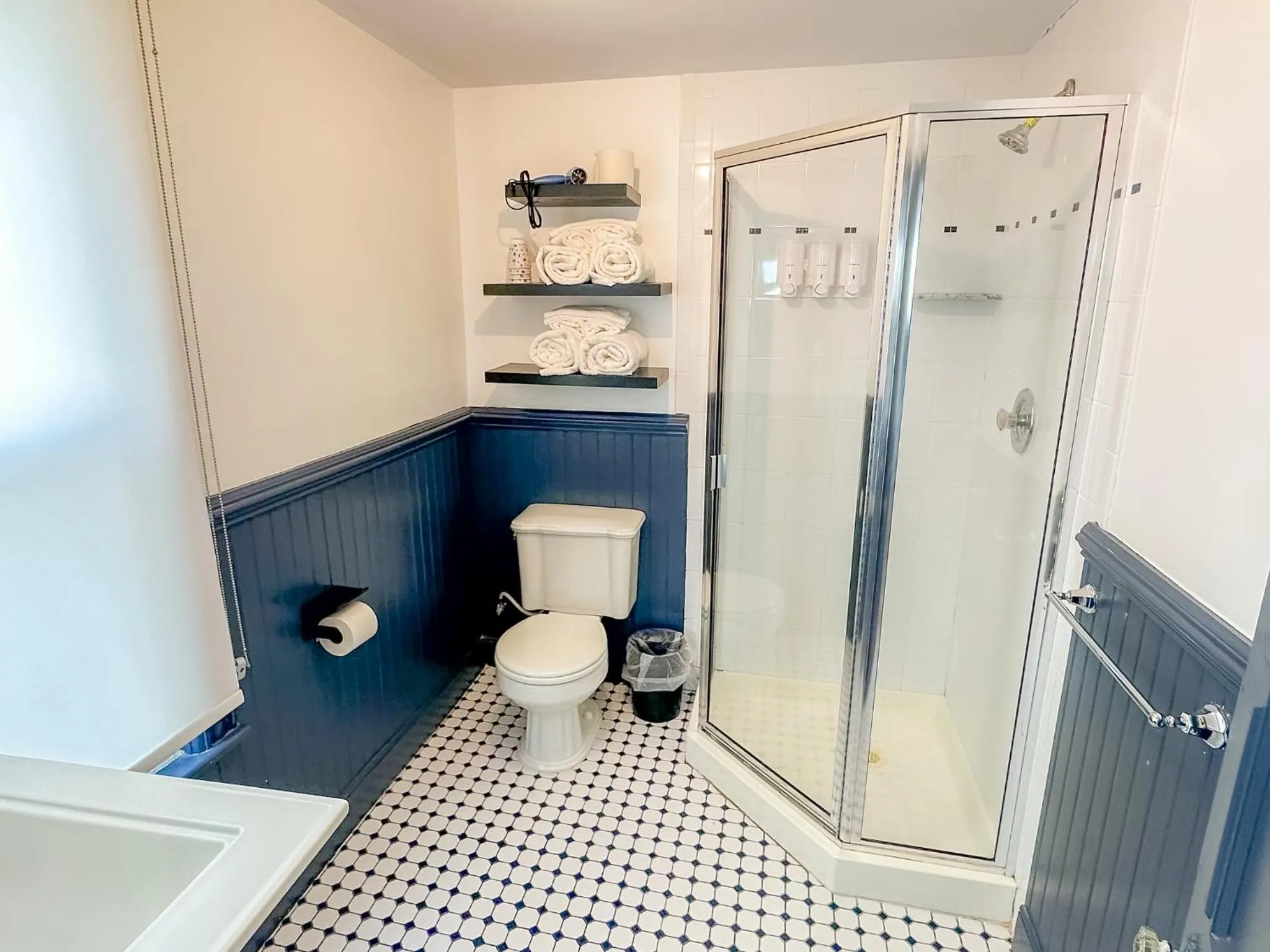 Bathroom in Beachliner Hotel