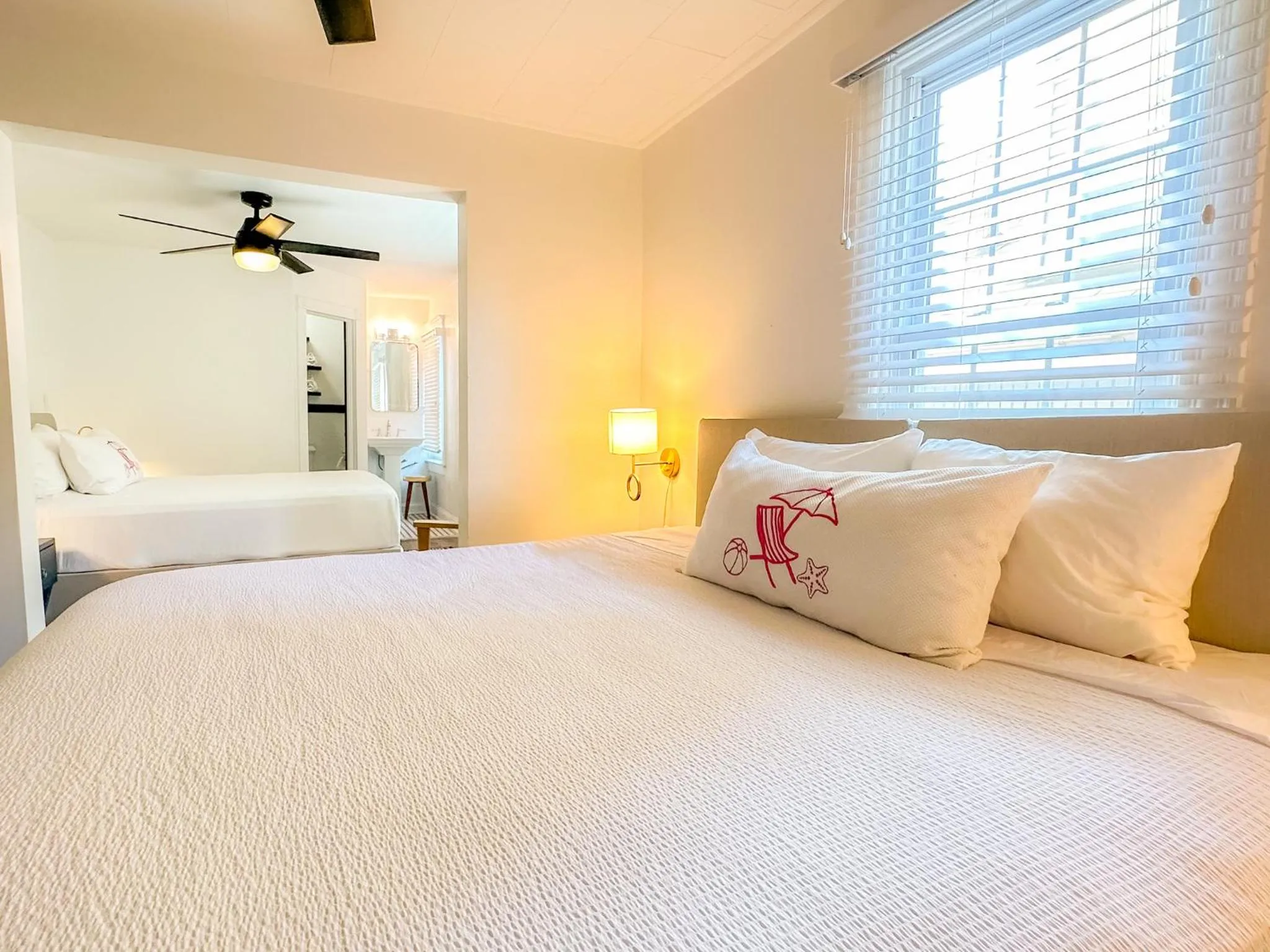 Bedroom, Bed in Beachliner Hotel