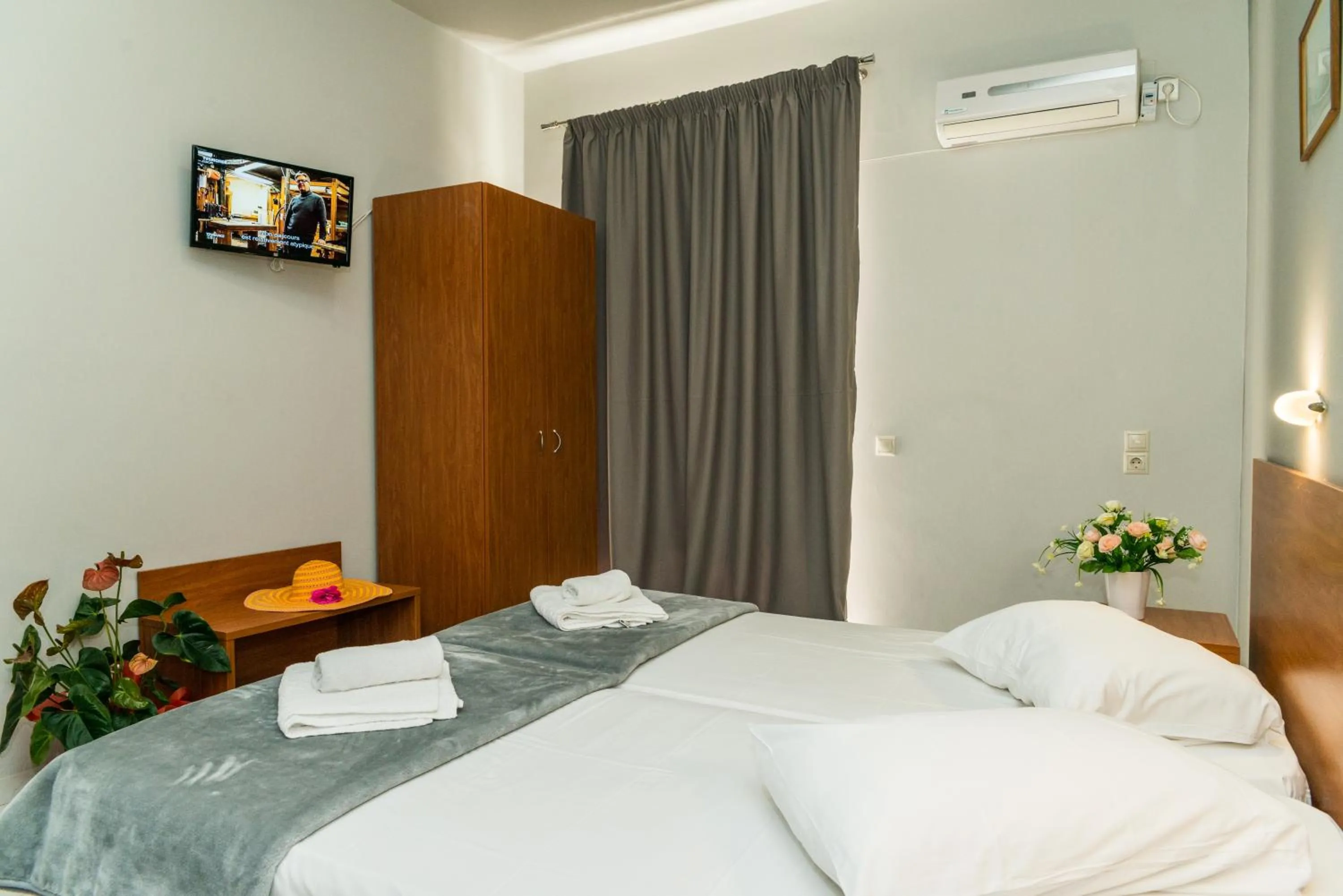 Bedroom, Bed in Laganas Dreams 2