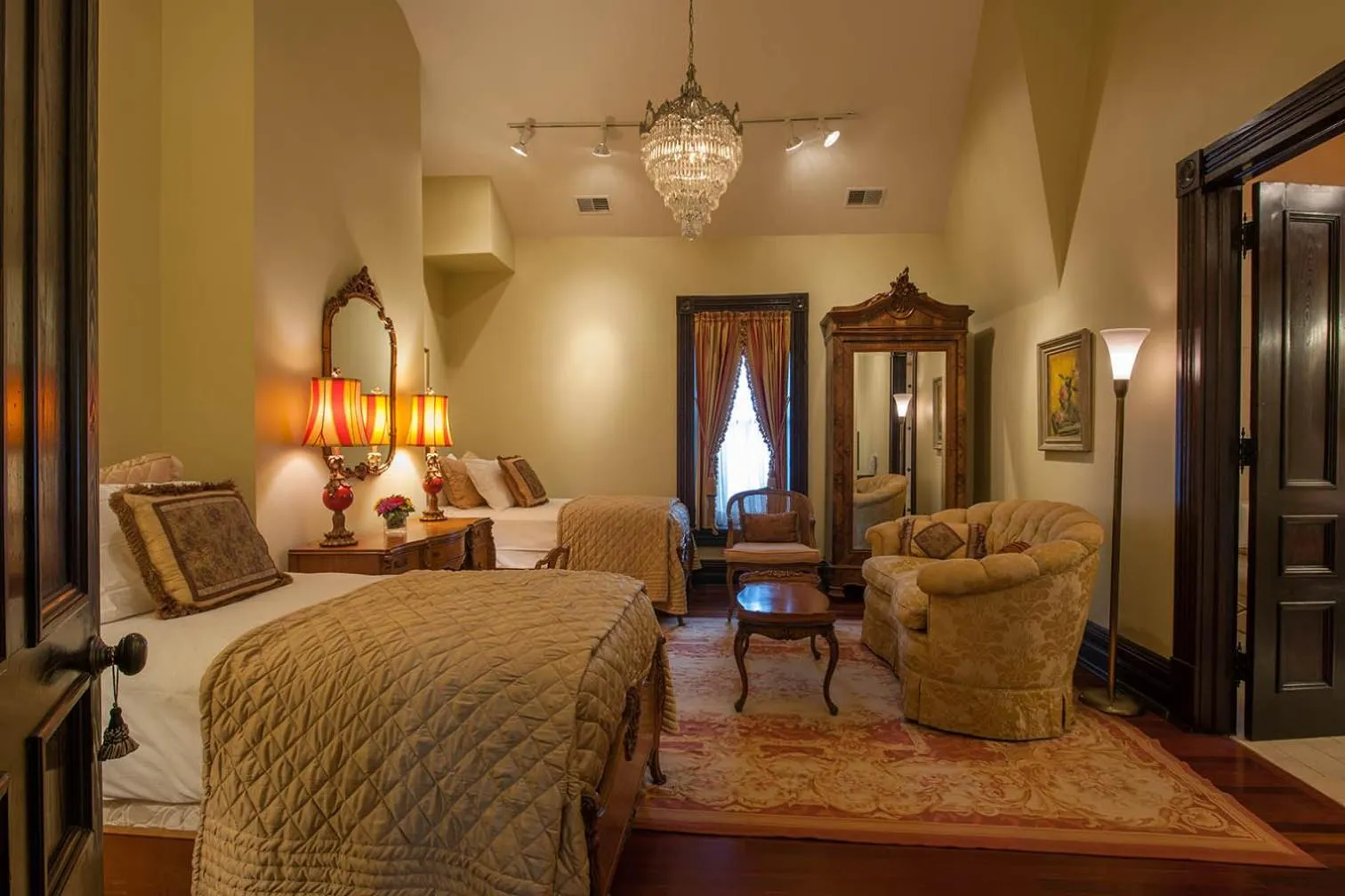 Seating area, Bed in The Inn at 97 Winder