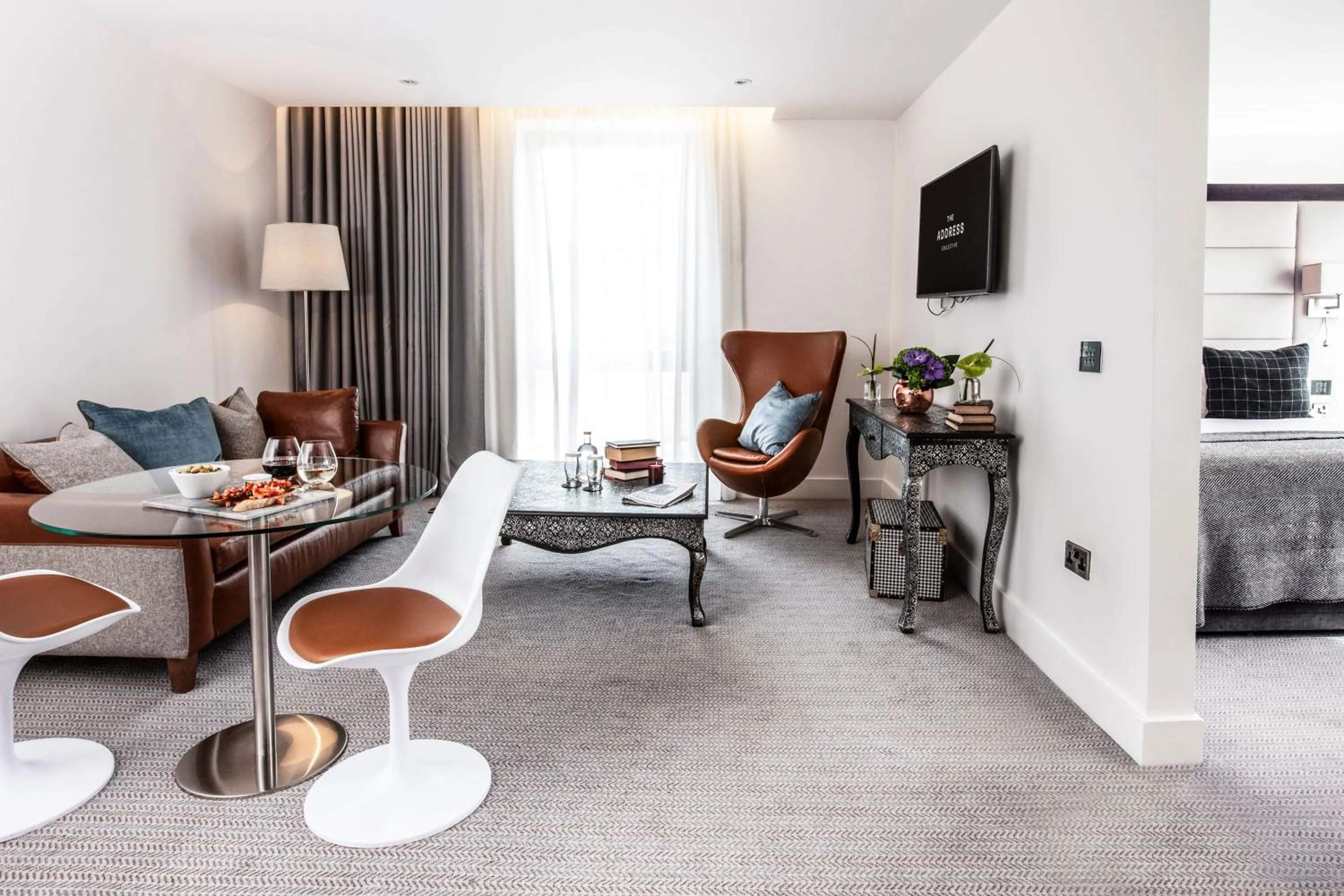 Photo of the whole room in The Address Connolly