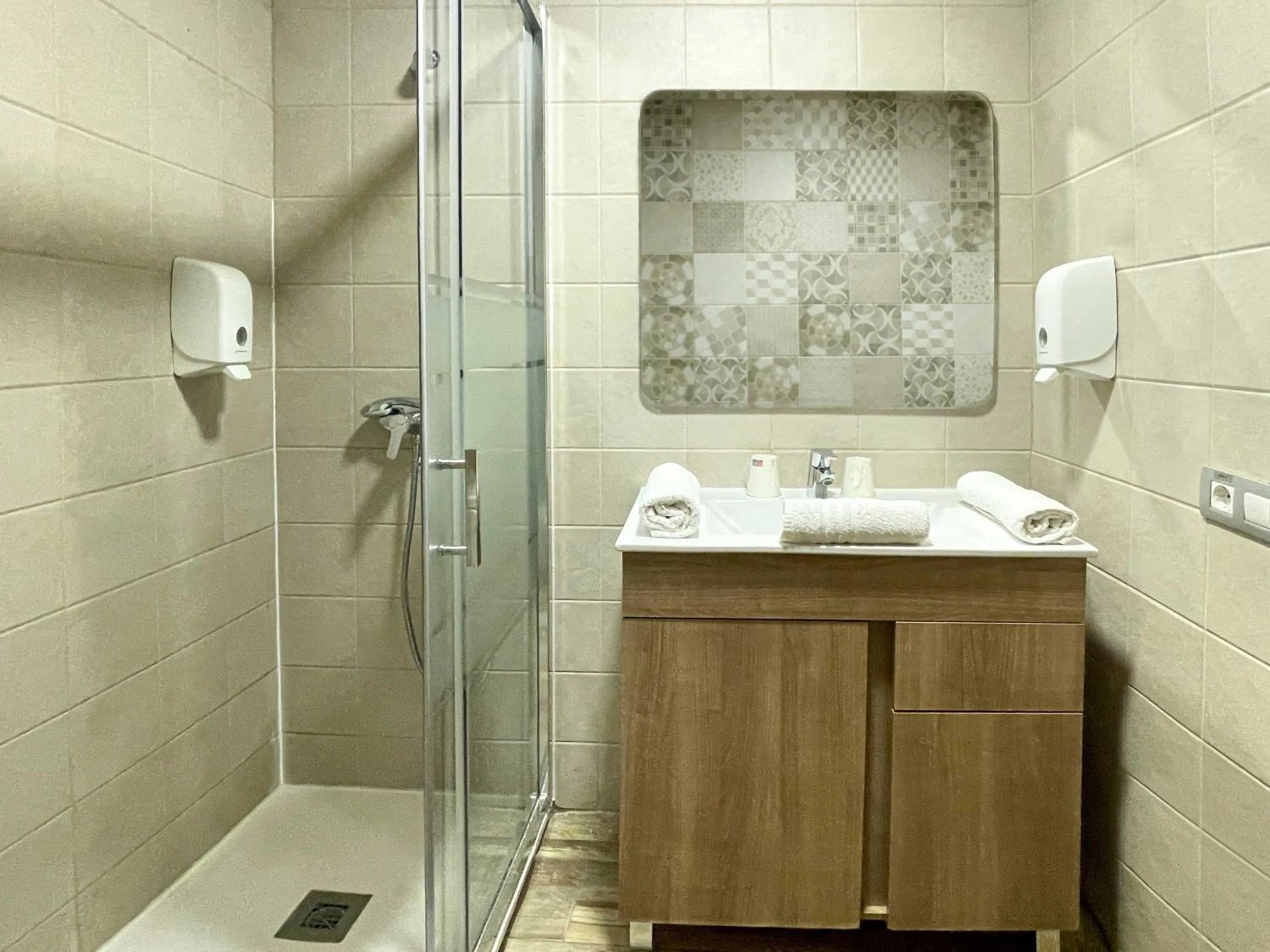 Shower in Te Maná Hotel