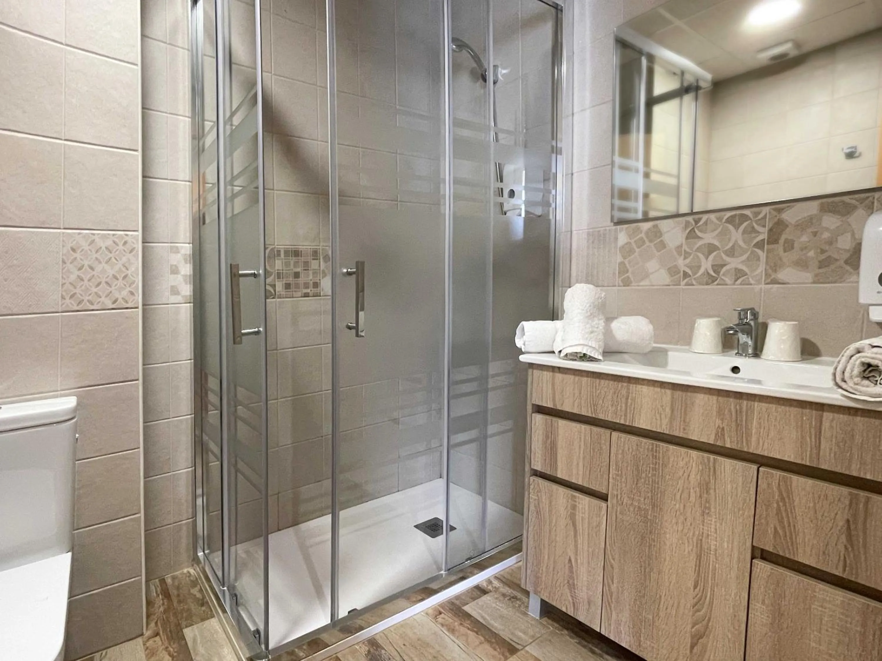 Shower in Te Maná Hotel