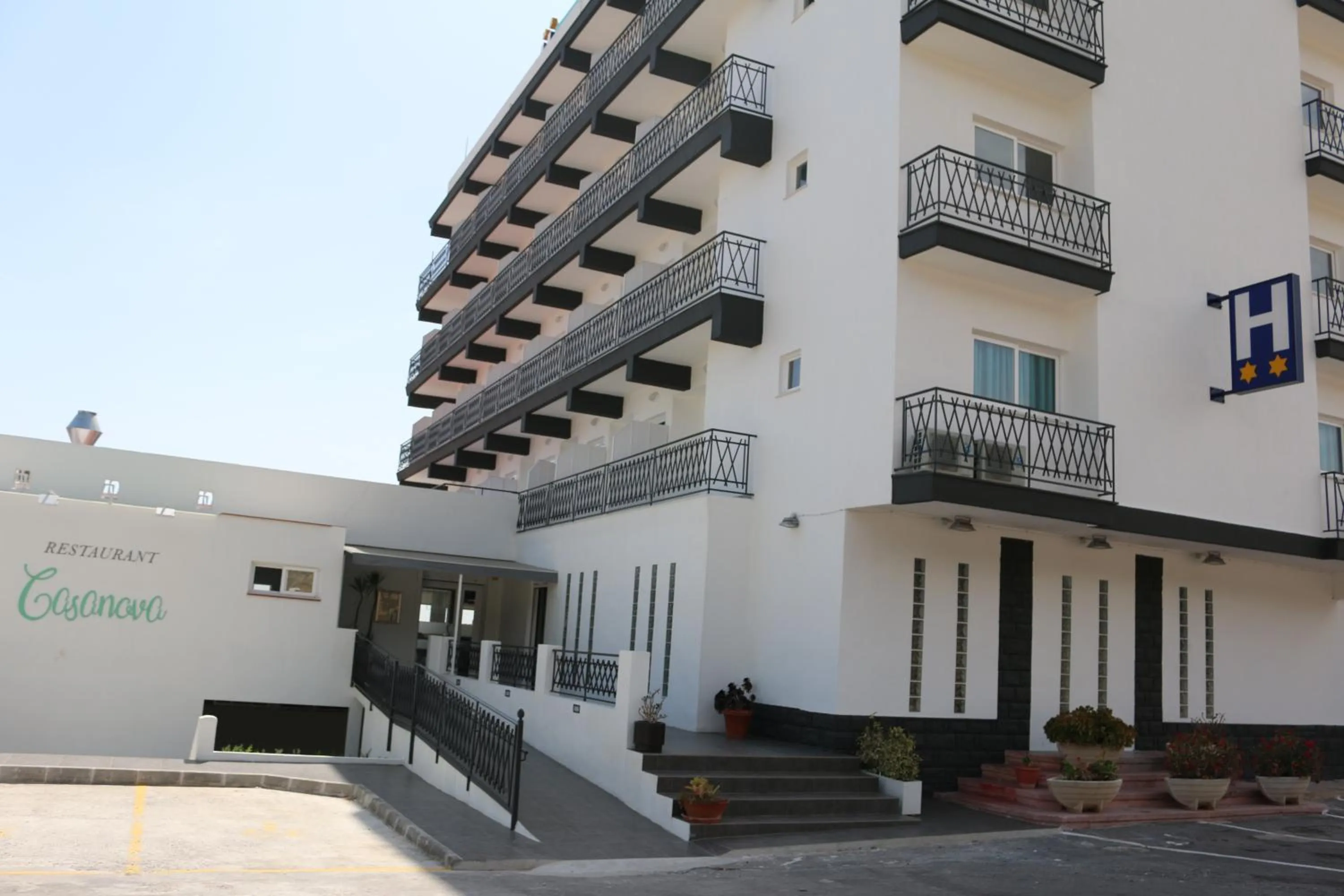 Facade/entrance in Te Maná Hotel