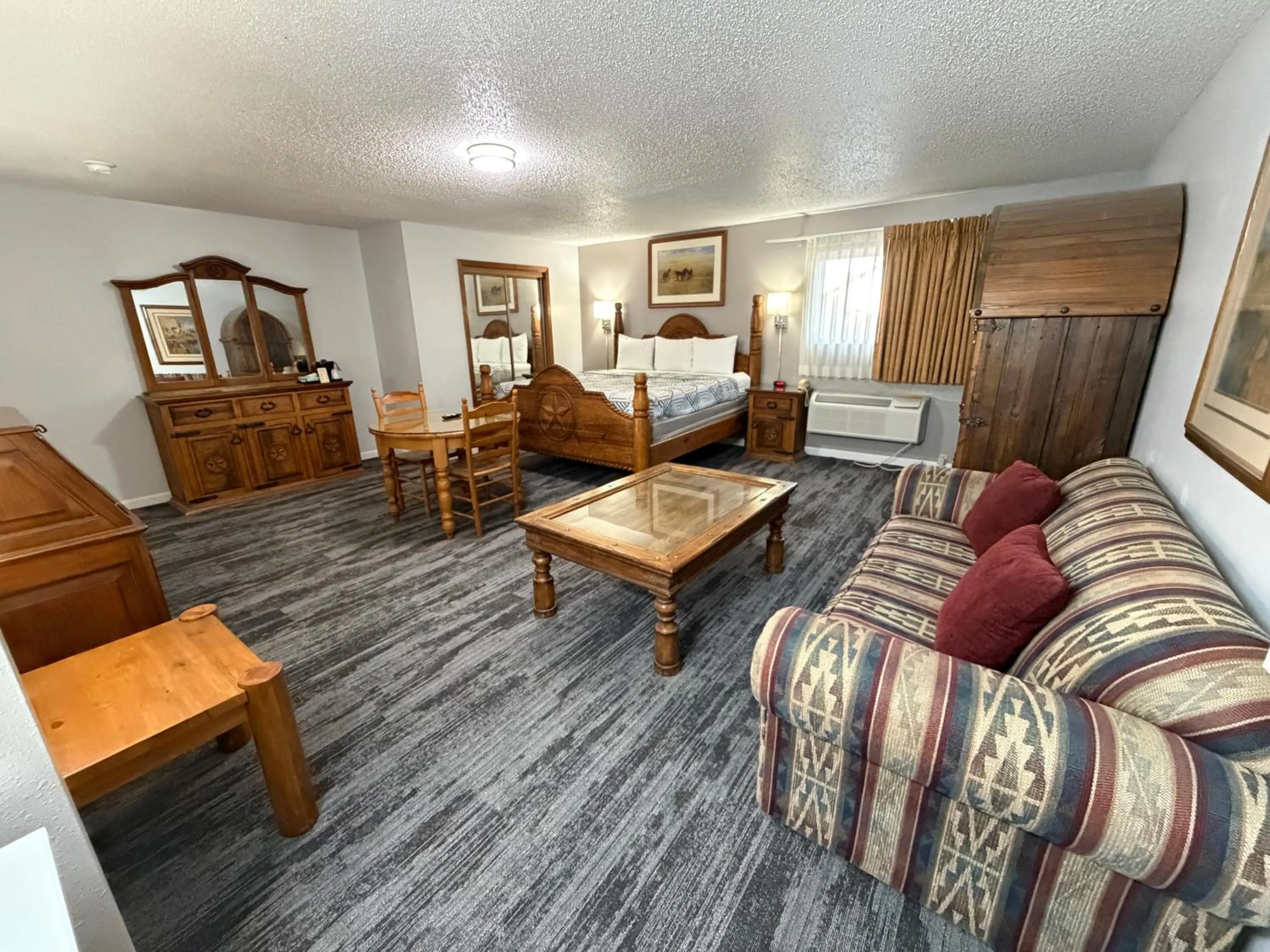 Deluxe King Suite in Regency Inn