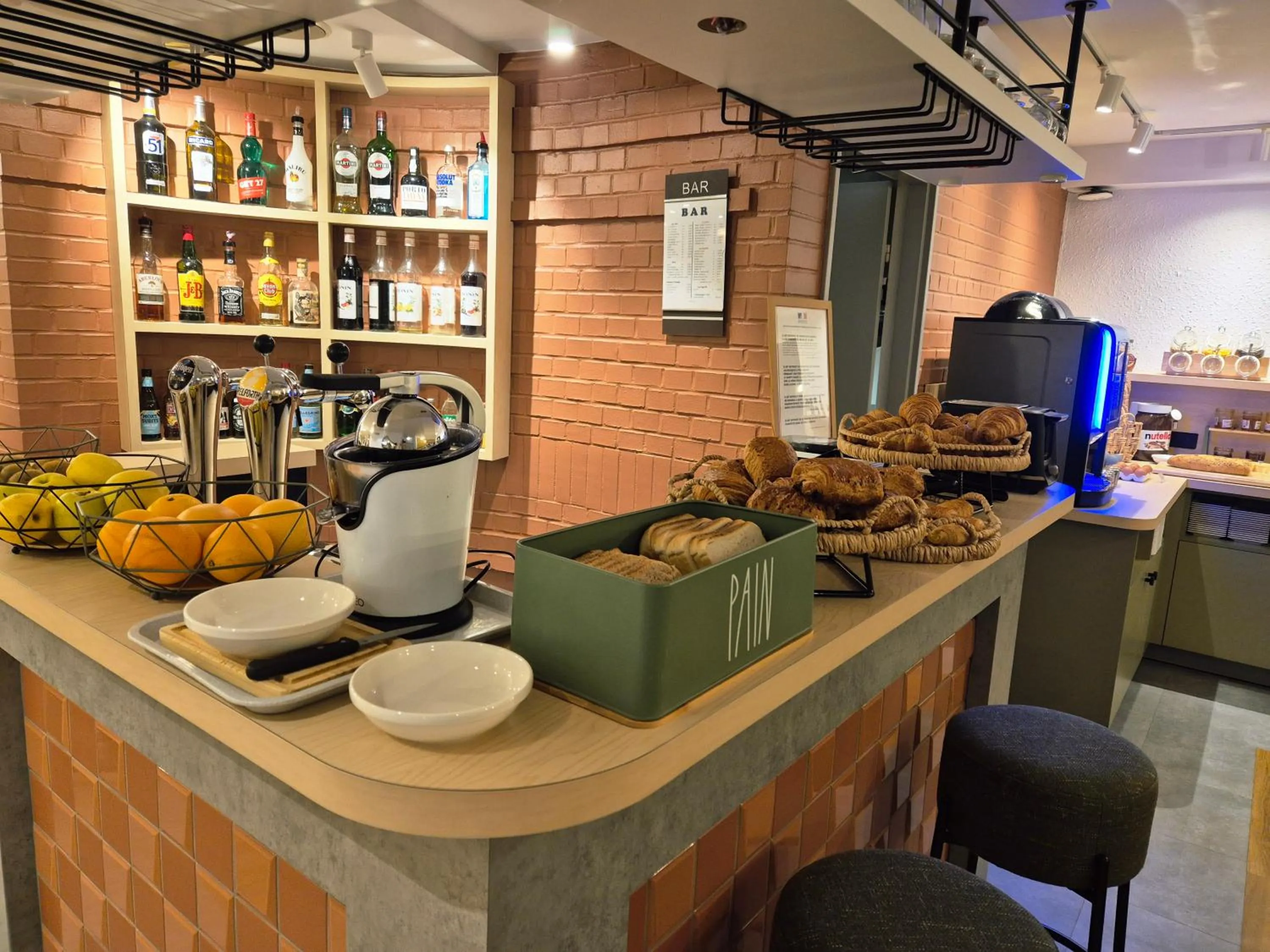 Breakfast in Hôtel Morphée Lille Villeneuve d'Ascq