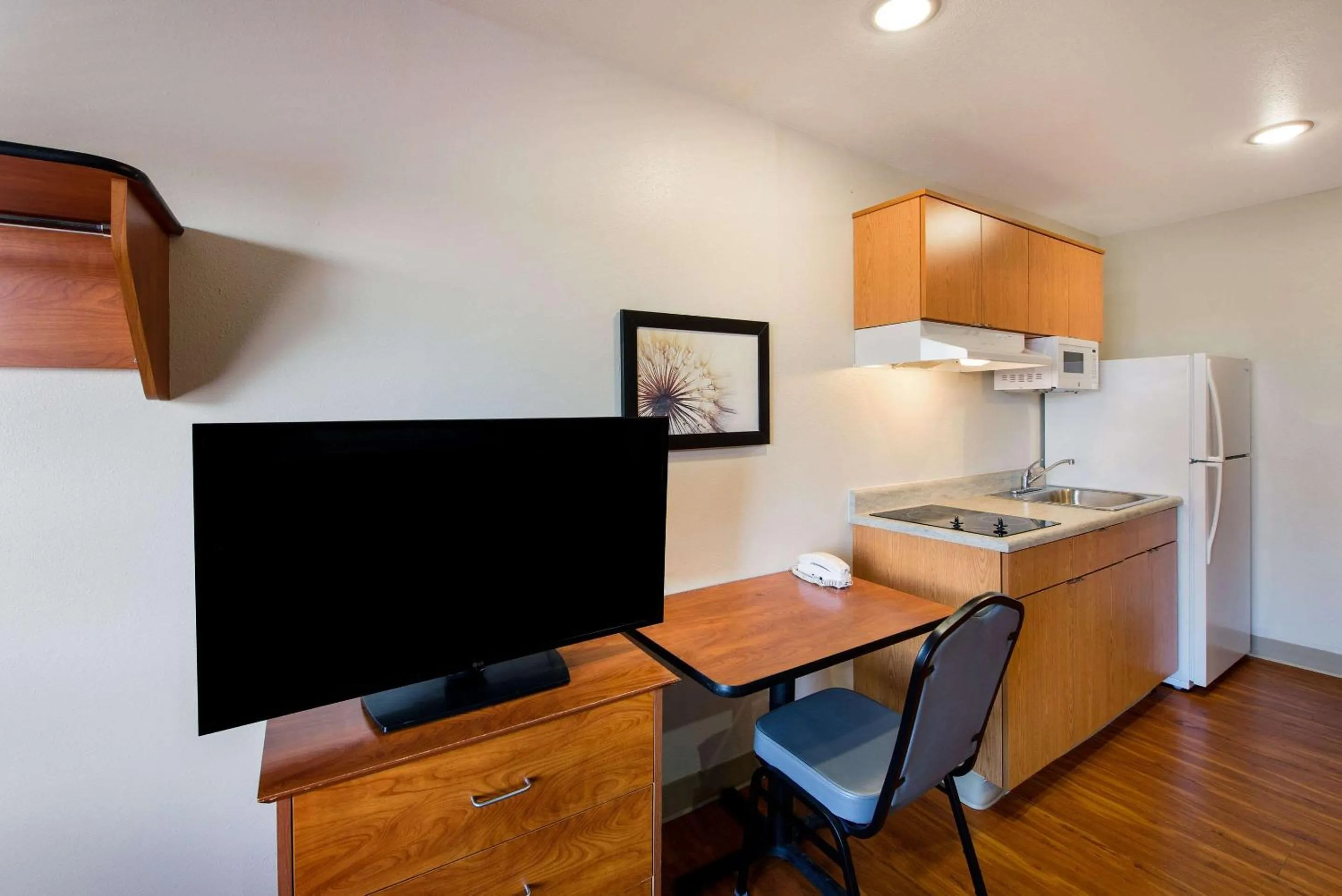 Bedroom in WoodSpring Suites Columbus Southeast