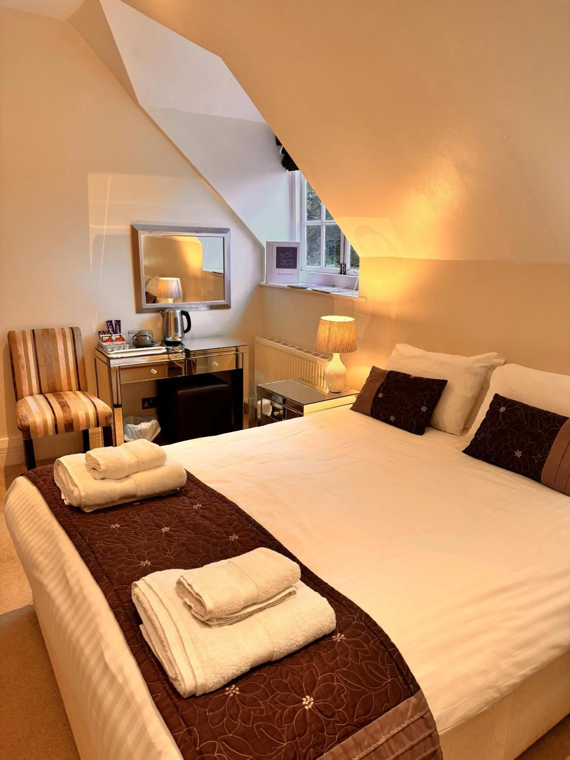 Bedroom, Bed in The Kings Head Country Hotel